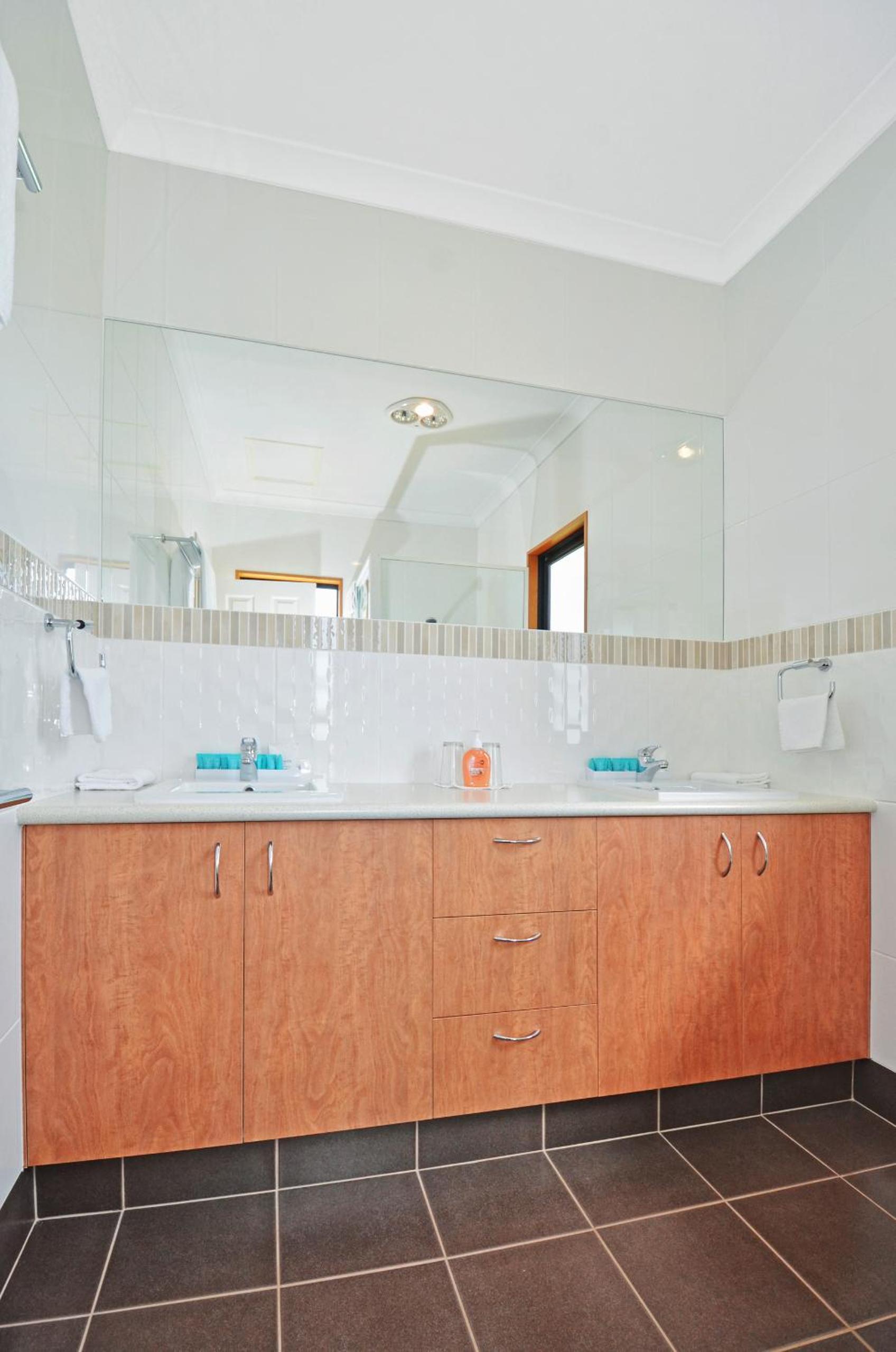 Spacious Executive Suite photo 2