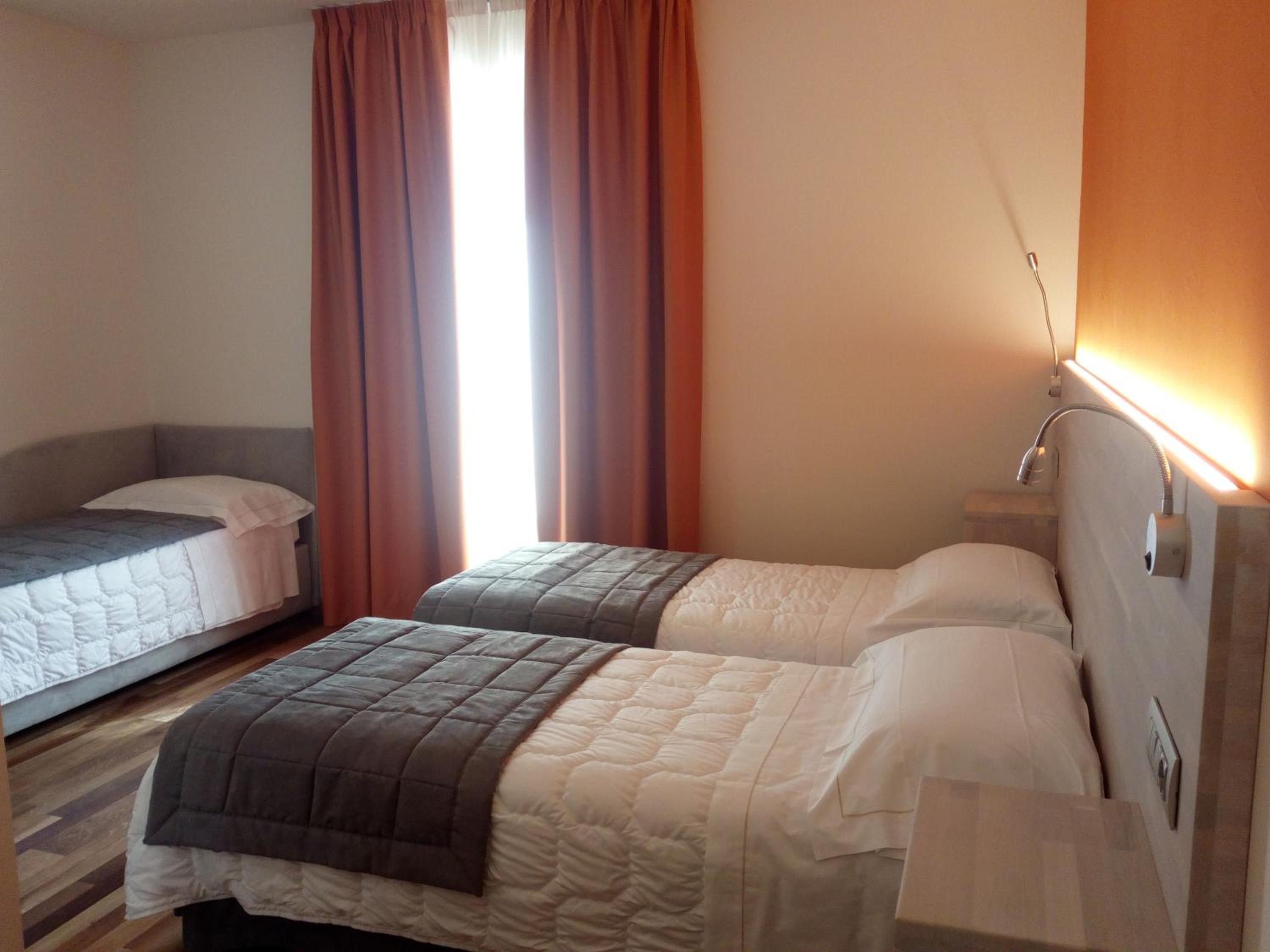 Triple Room - Disability Access - Photo 4