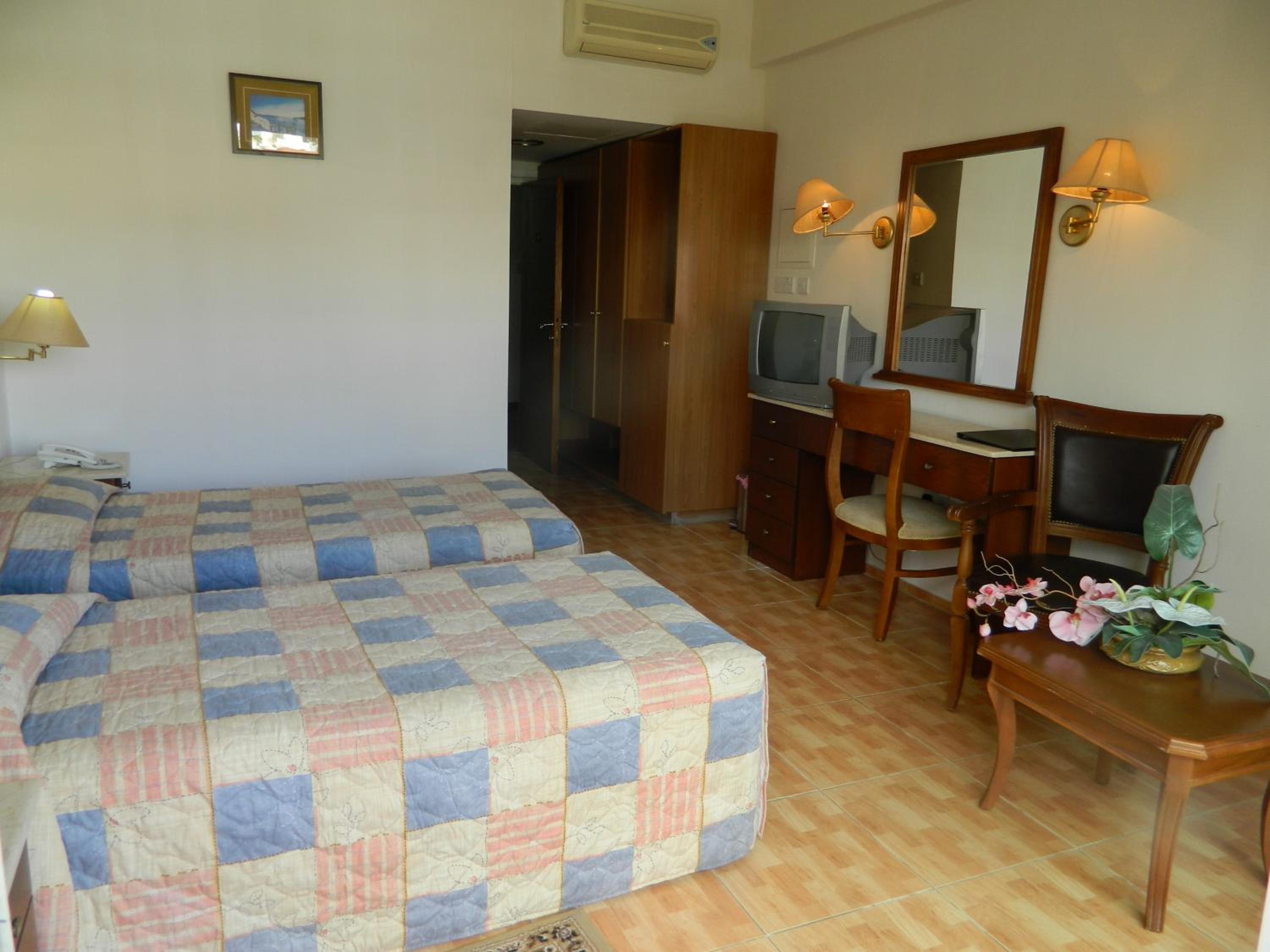 Double or Twin Room photo 3