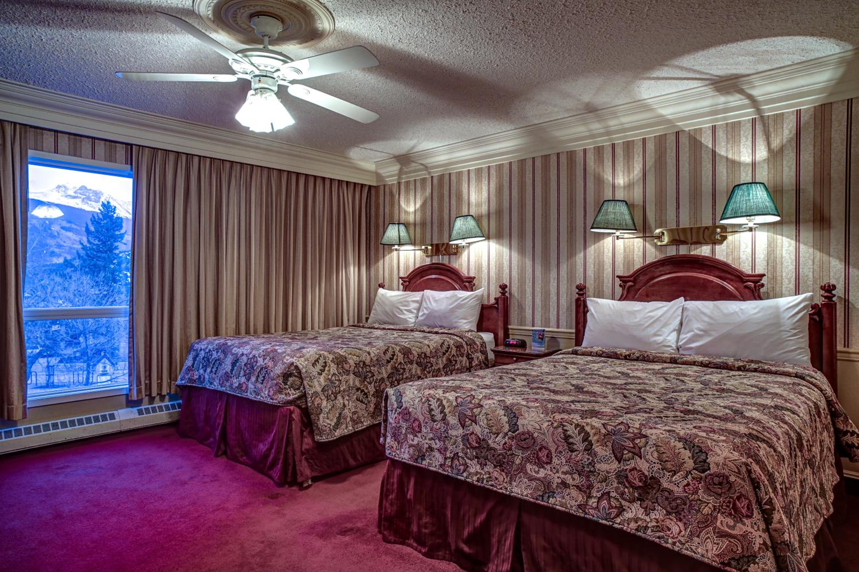 Queen Room with Two Queen Beds photo 3