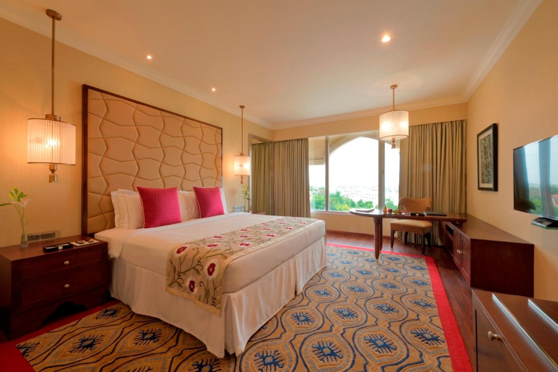Luxury Room City View King Bed - Photo 5