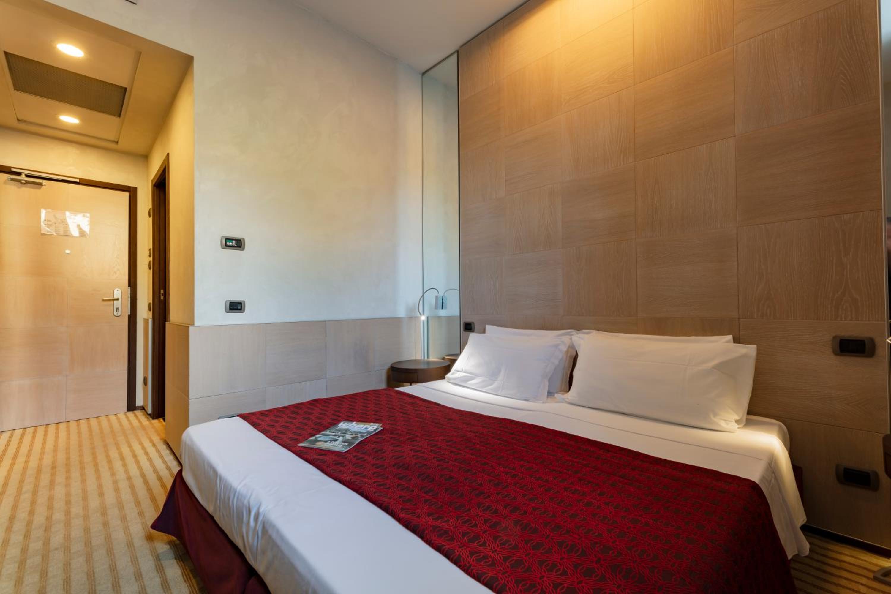 Standard Double or Twin Room photo 3