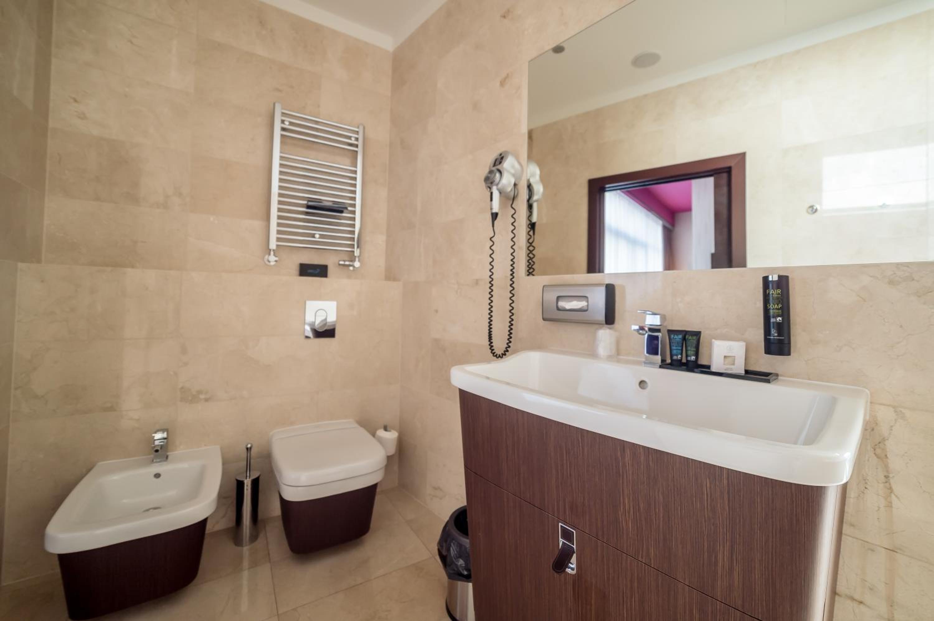 Luxury Apartment - Photo 3
