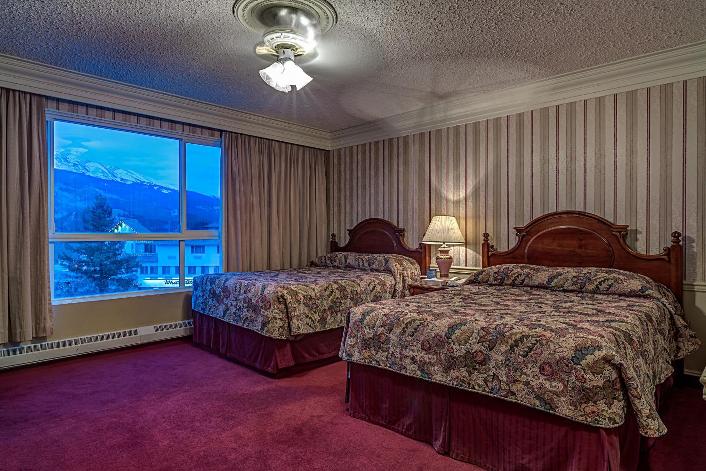 Queen Room with Two Queen Beds photo 2