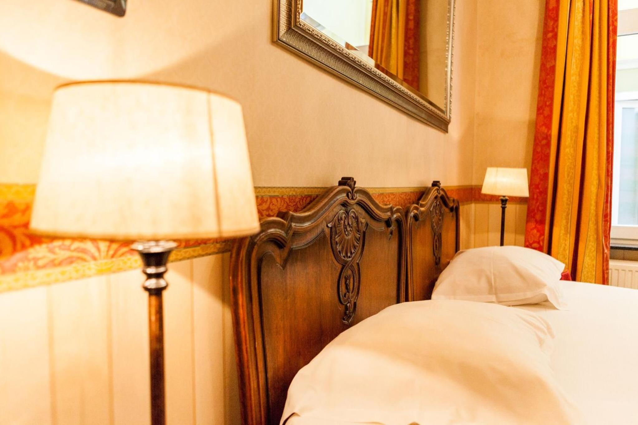 Courtyard Deluxe Suite with Bath - Photo 5