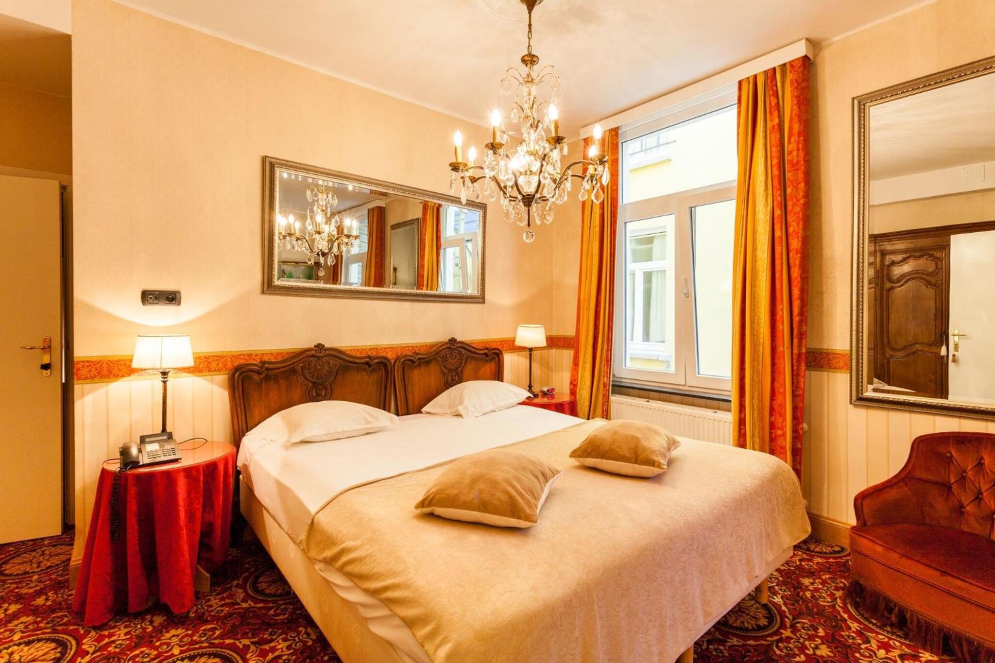 Courtyard Deluxe Suite with Bath - Photo 1