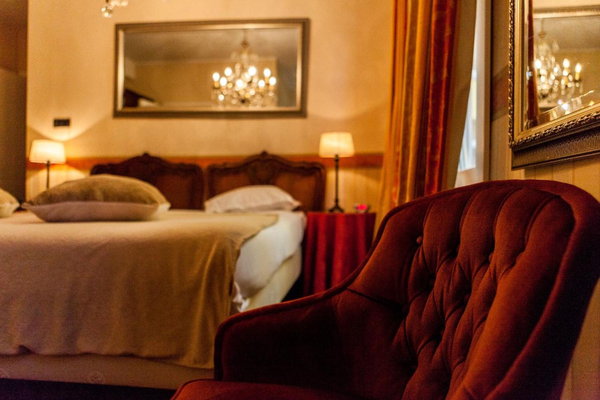 Courtyard Deluxe Suite with Bath - Photo 6