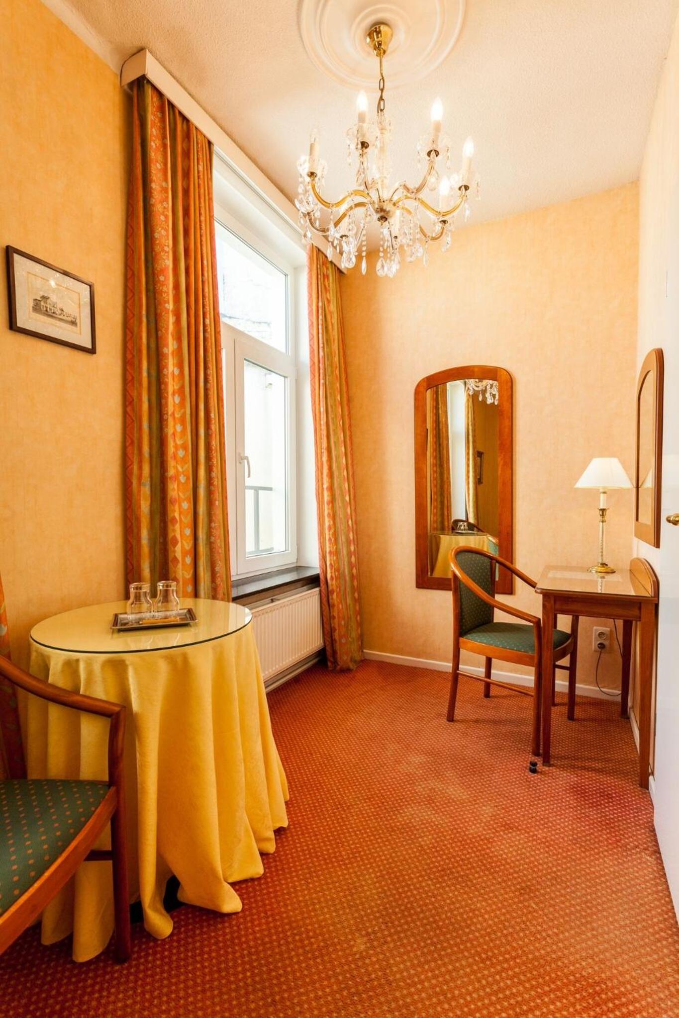 Double Room Courtyard - Photo 6
