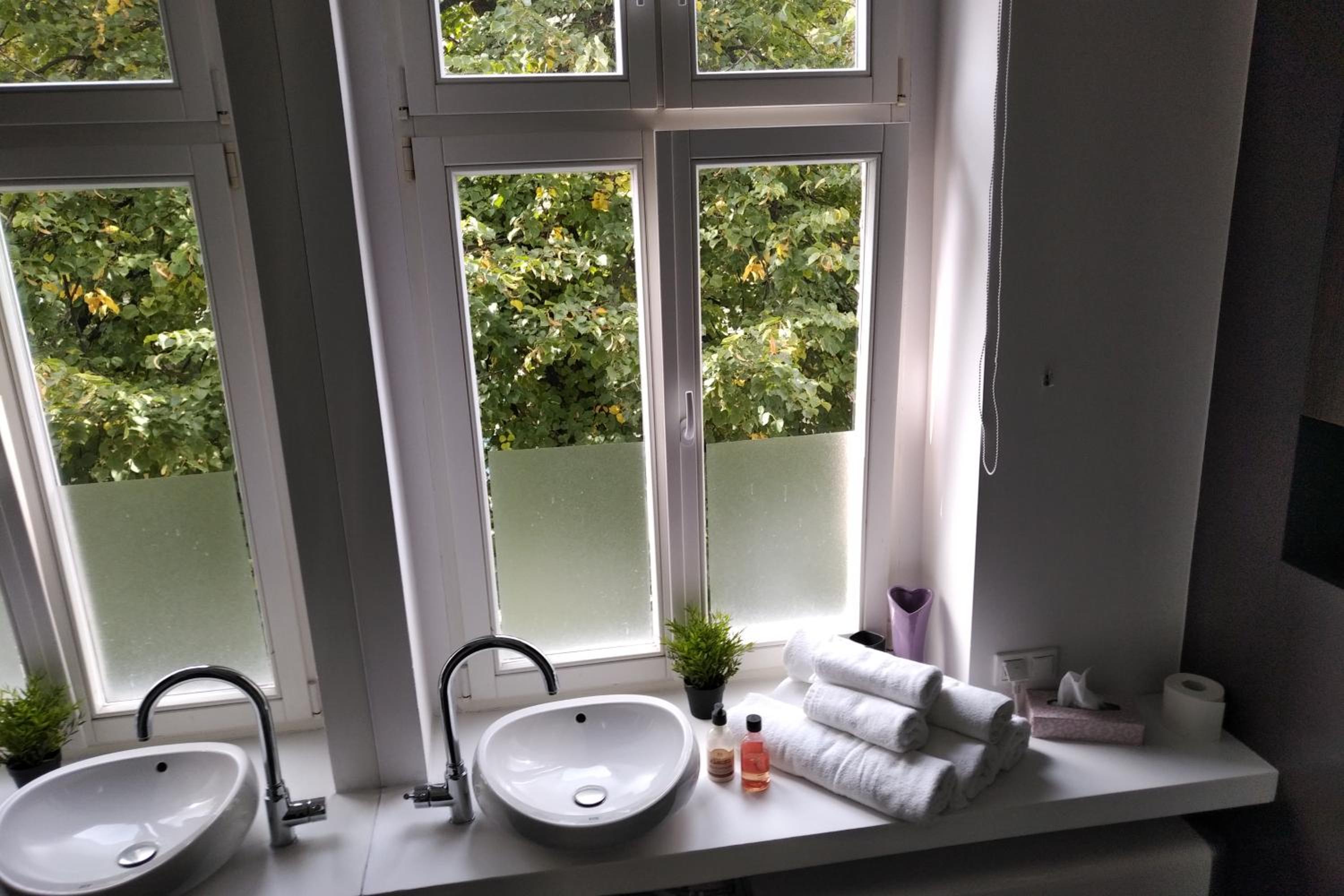 Studio Apartment - Photo 21