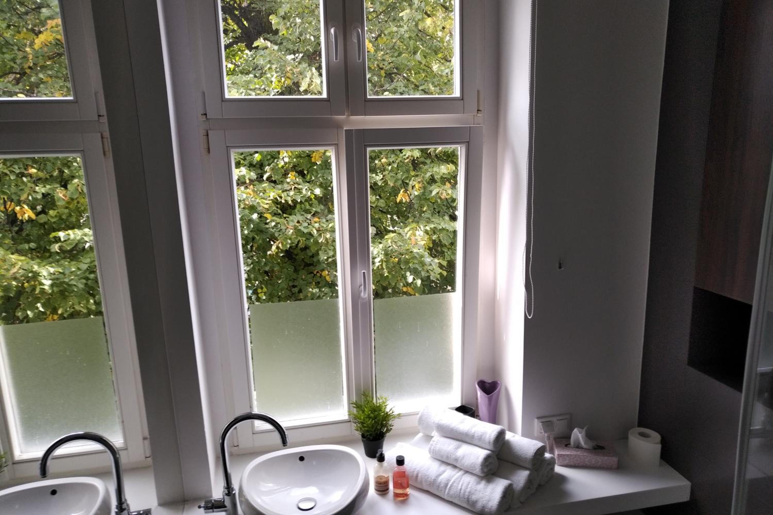 Studio Apartment - Photo 22