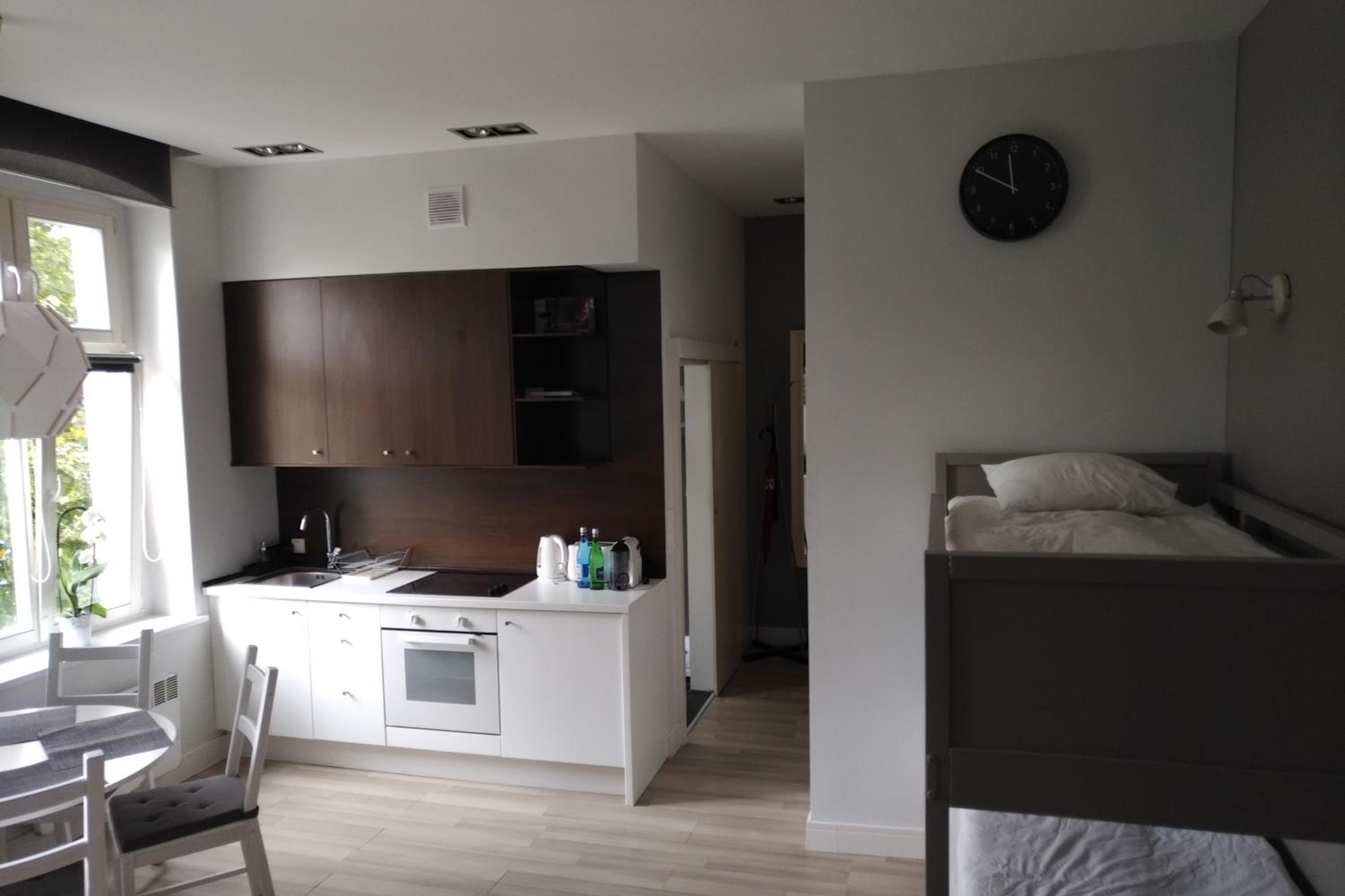 Studio Apartment - Photo 18