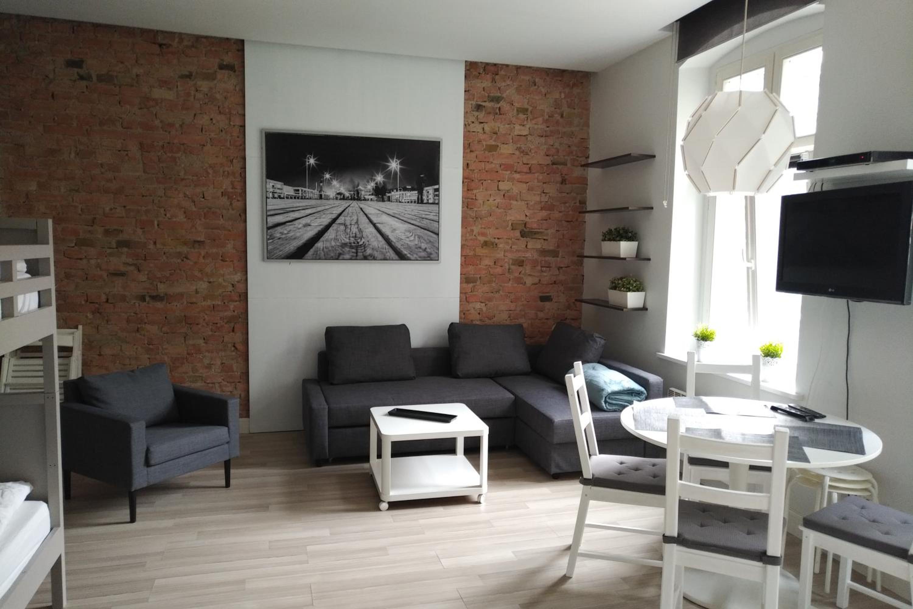 Studio Apartment - Photo 1