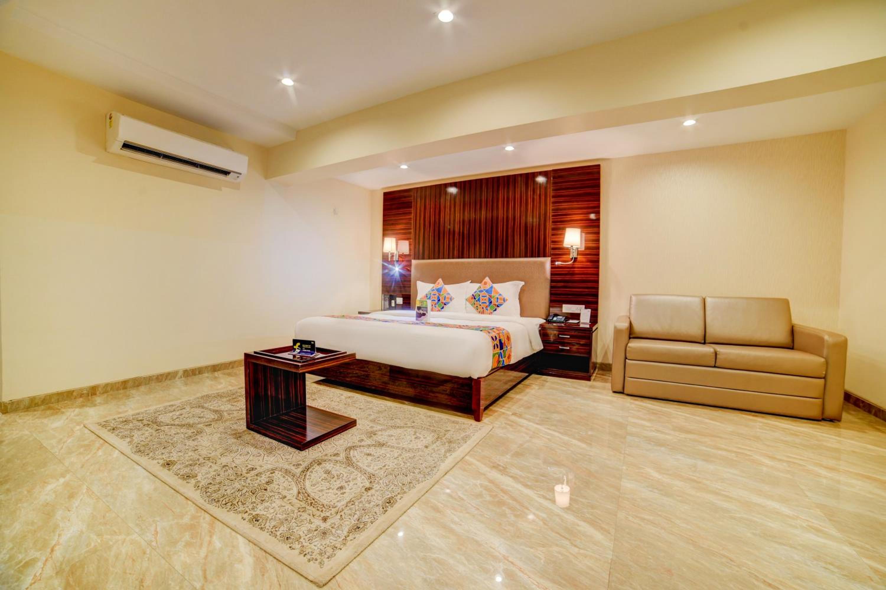 (Sanitized) Suite photo 3