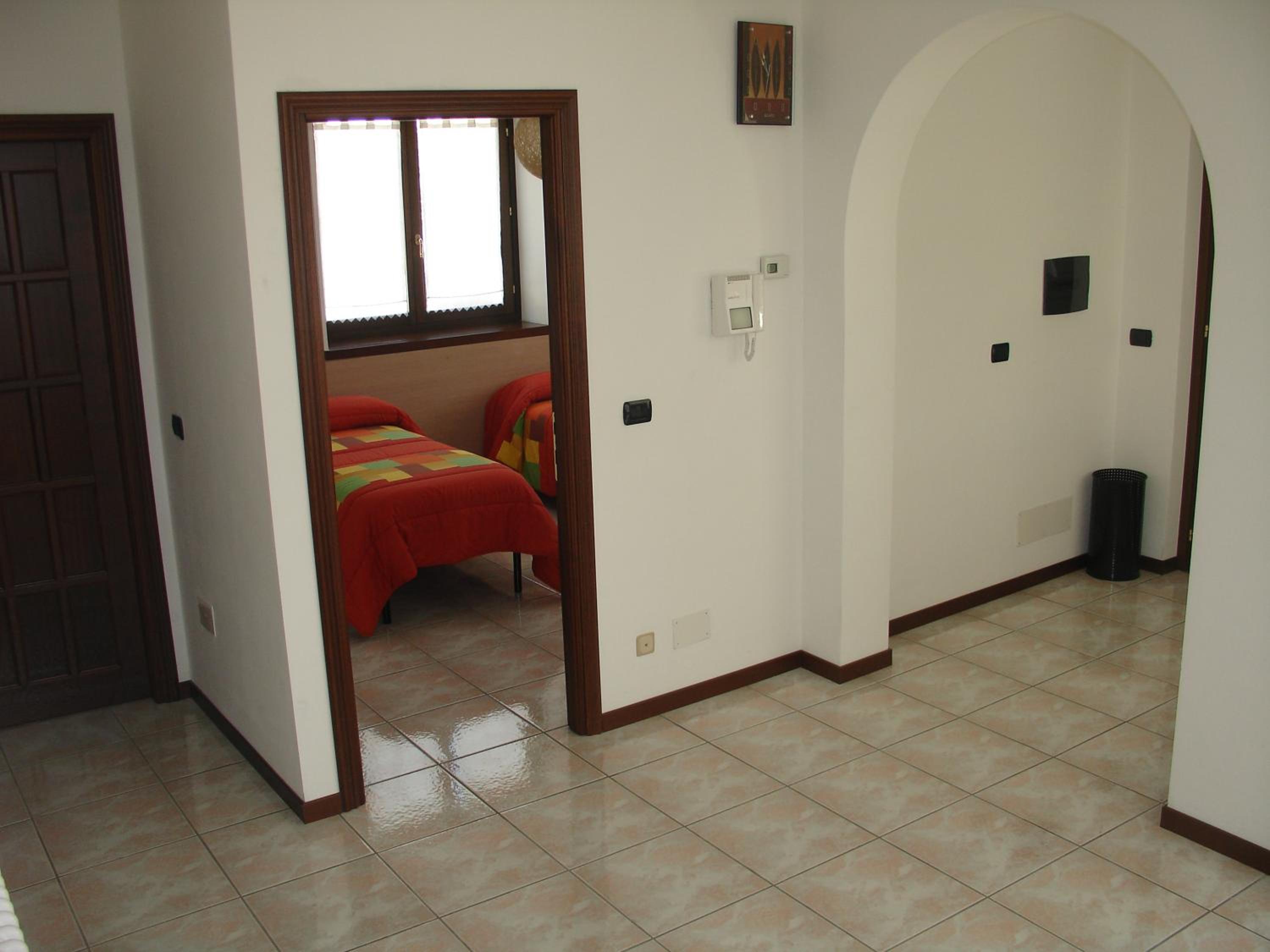 Double or Twin Room with Private External Bathroom - Photo 2