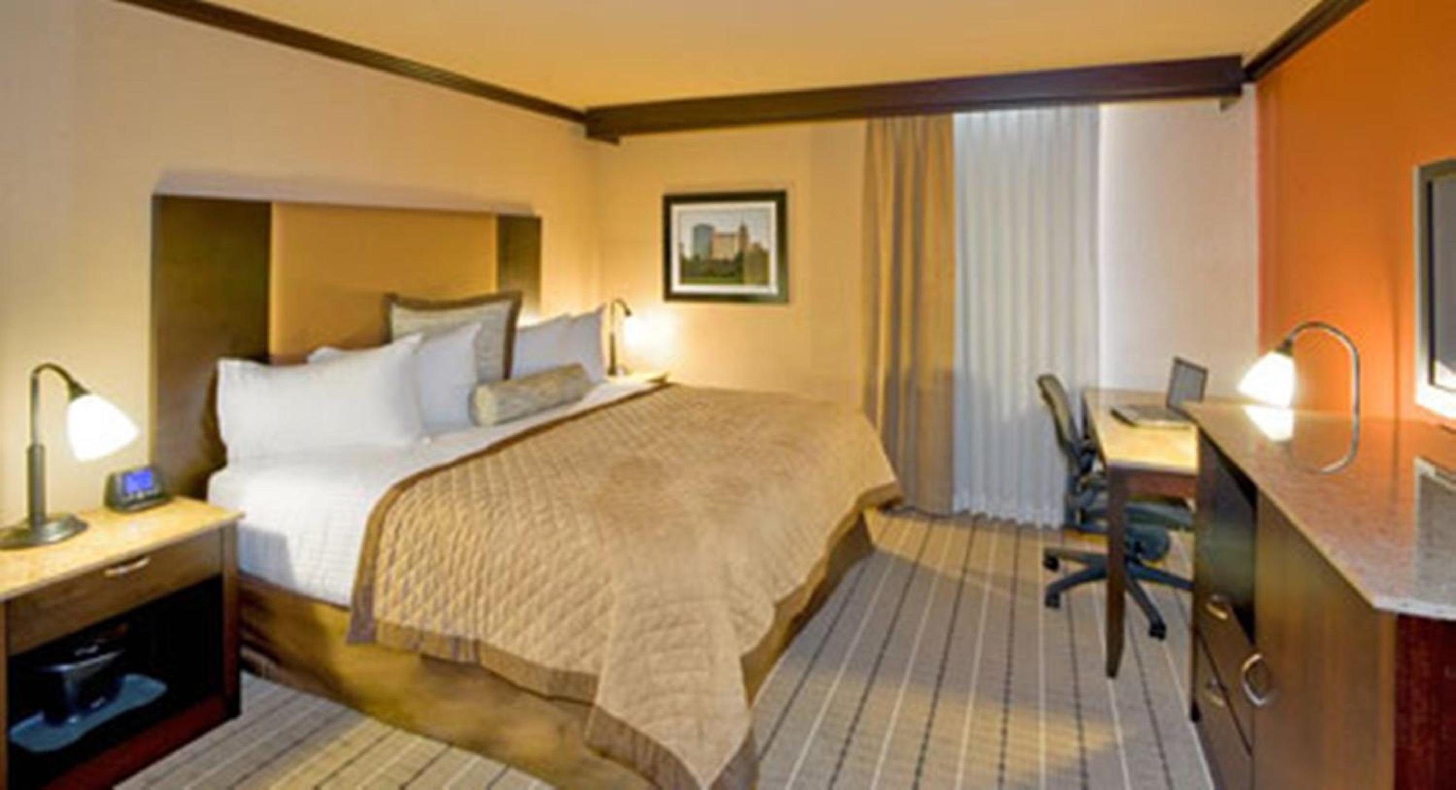 King Room with One King Bed and Sofa Bed - Non-Smoking - Photo 8