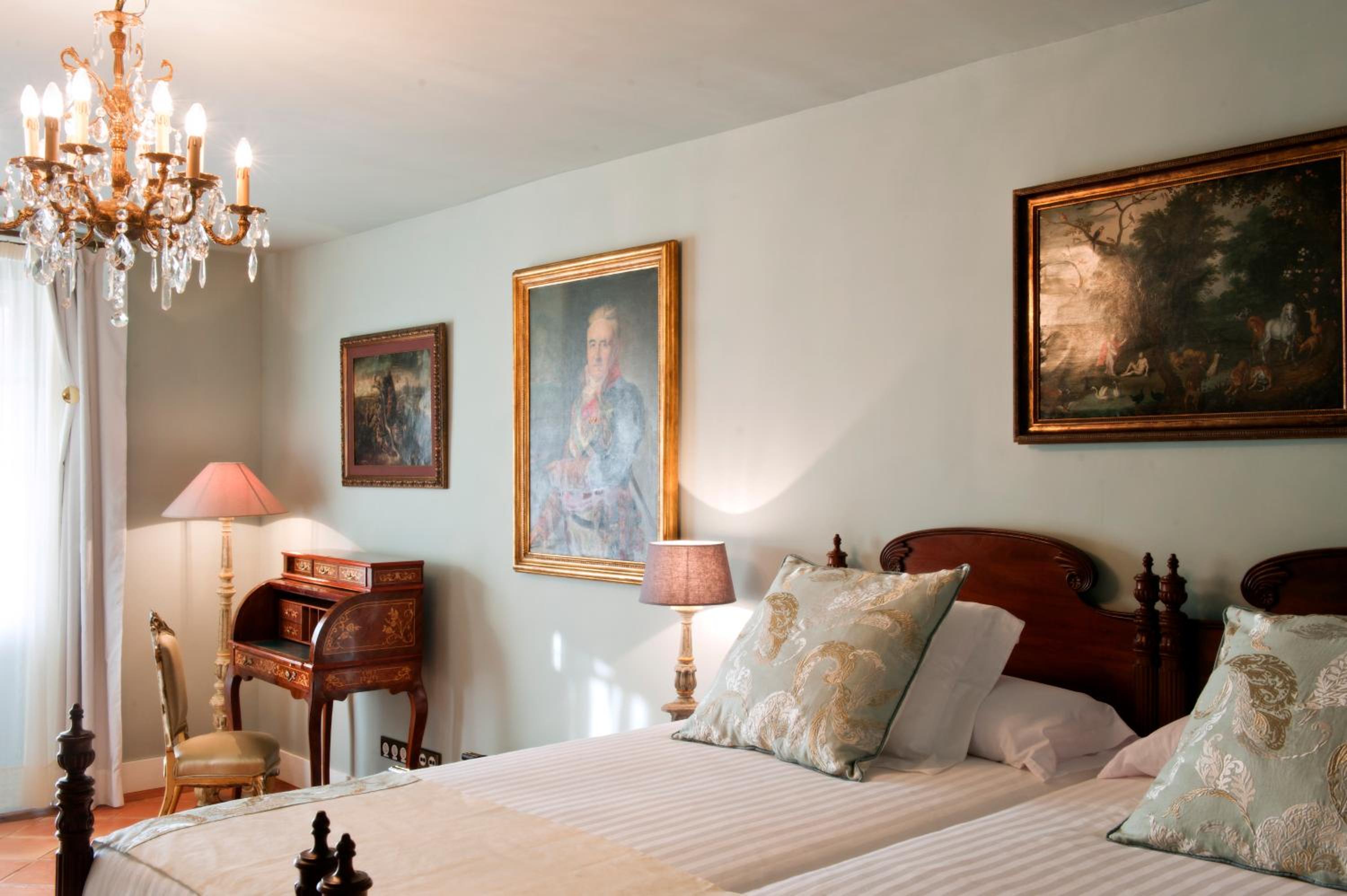 Premium Double Room thumbnail 5