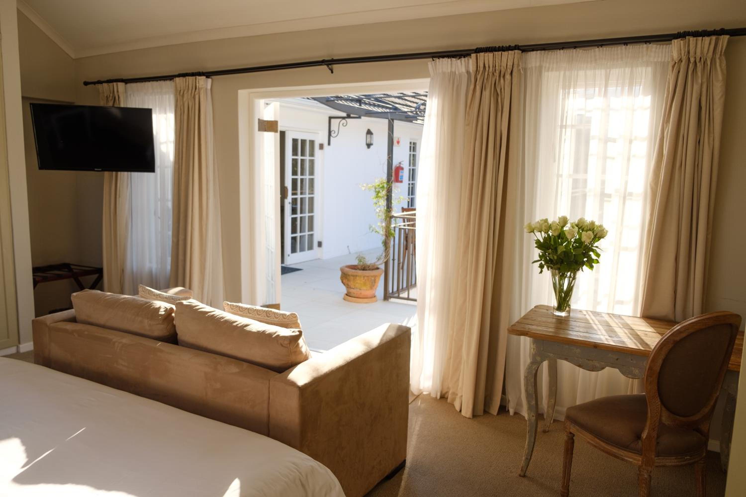 Superior Double or Twin Room with Garden View - Photo 8