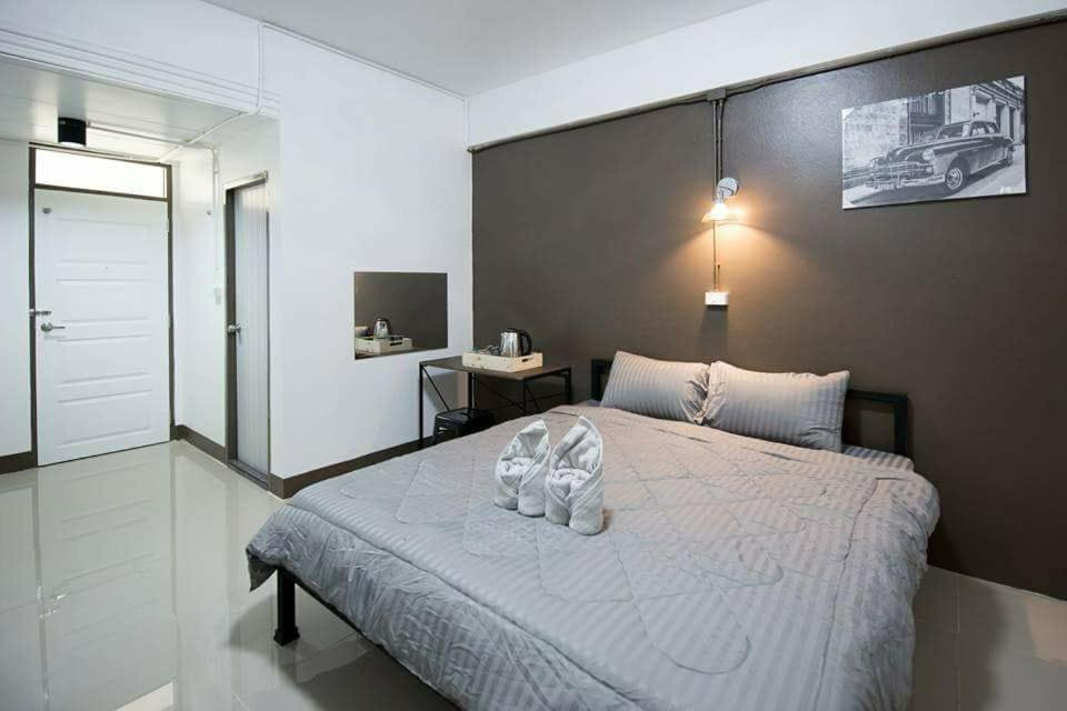 Deluxe Double Room with Balcony - Photo 1