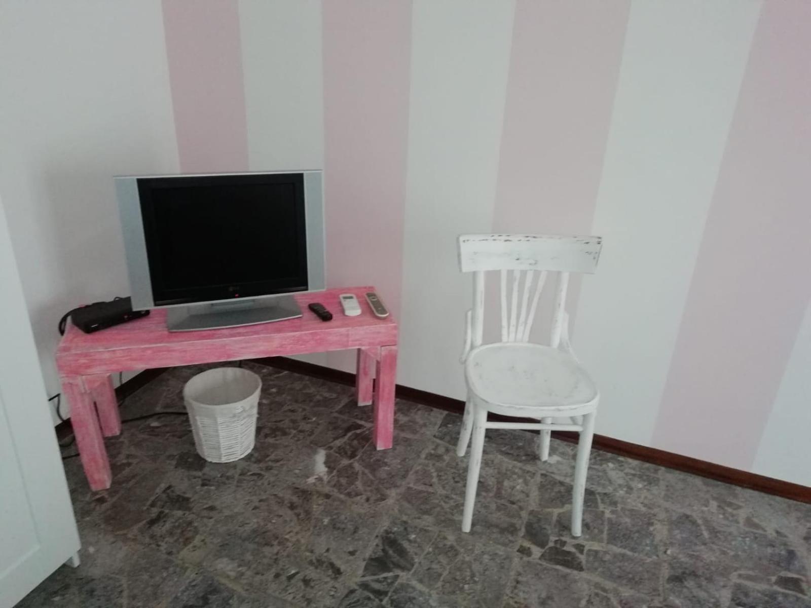 Double Room with Shared Bathroom photo 2