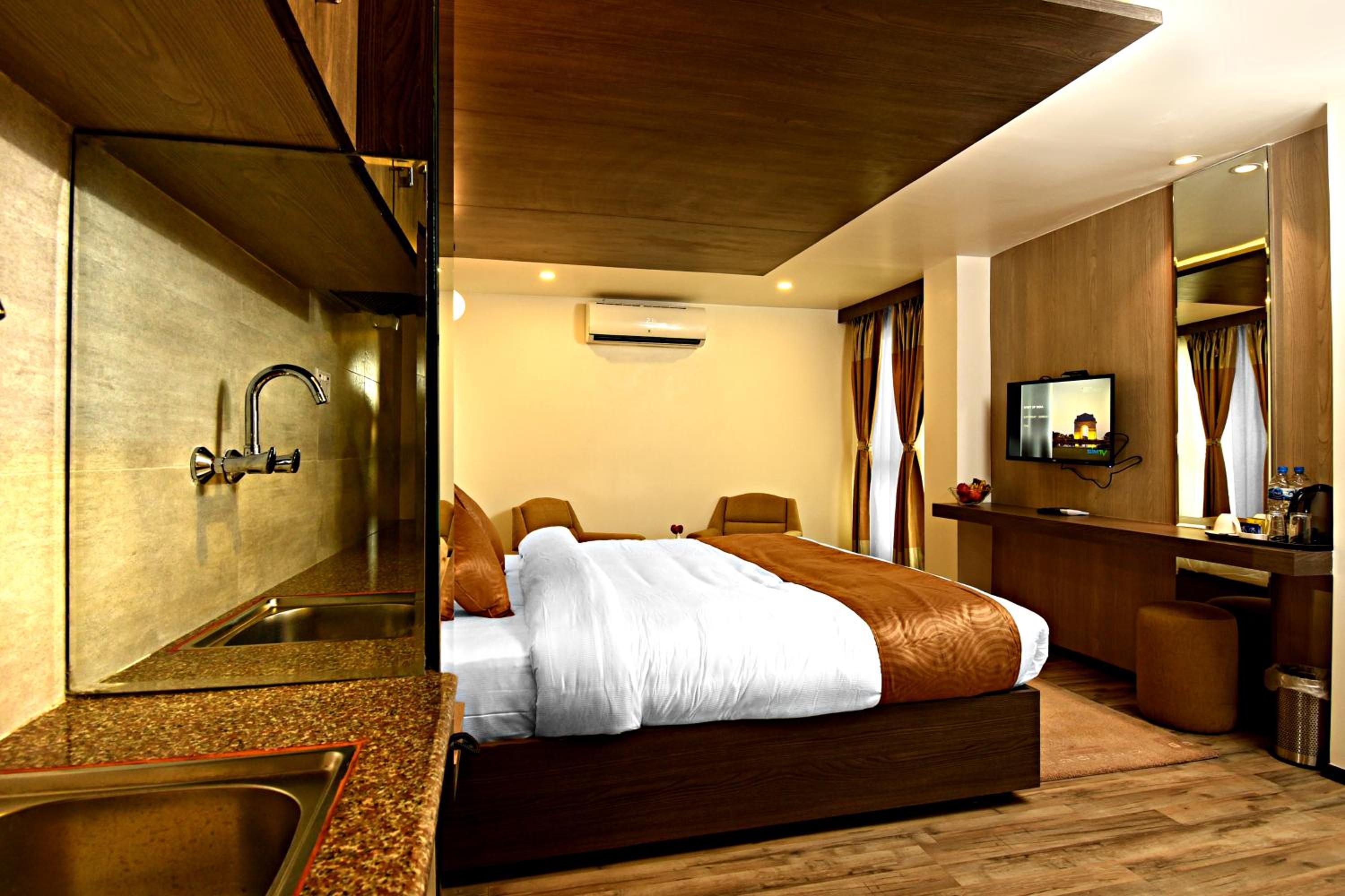 Executive Suite - Photo 3
