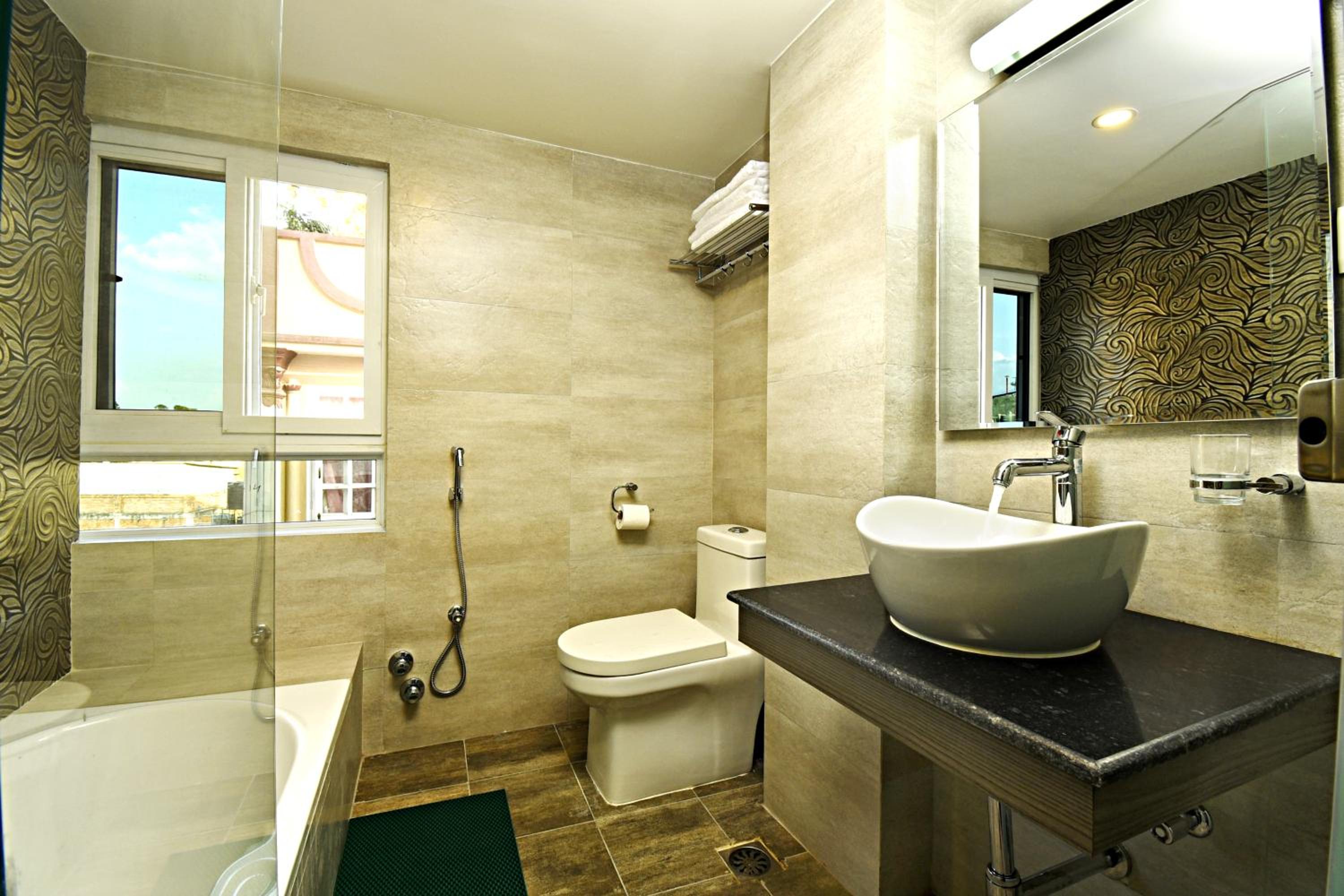 Executive Suite - Photo 2