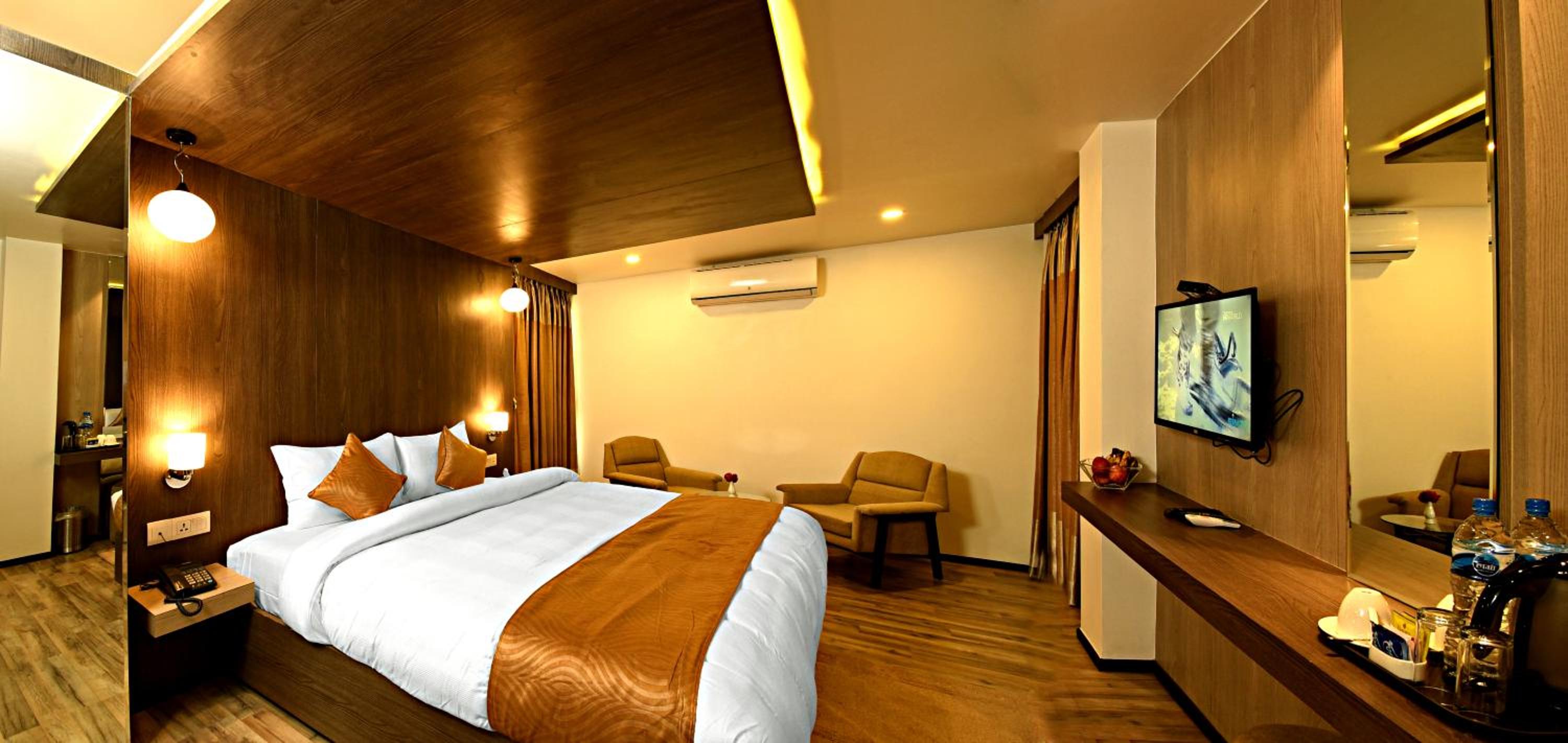 Executive Suite - Photo 1