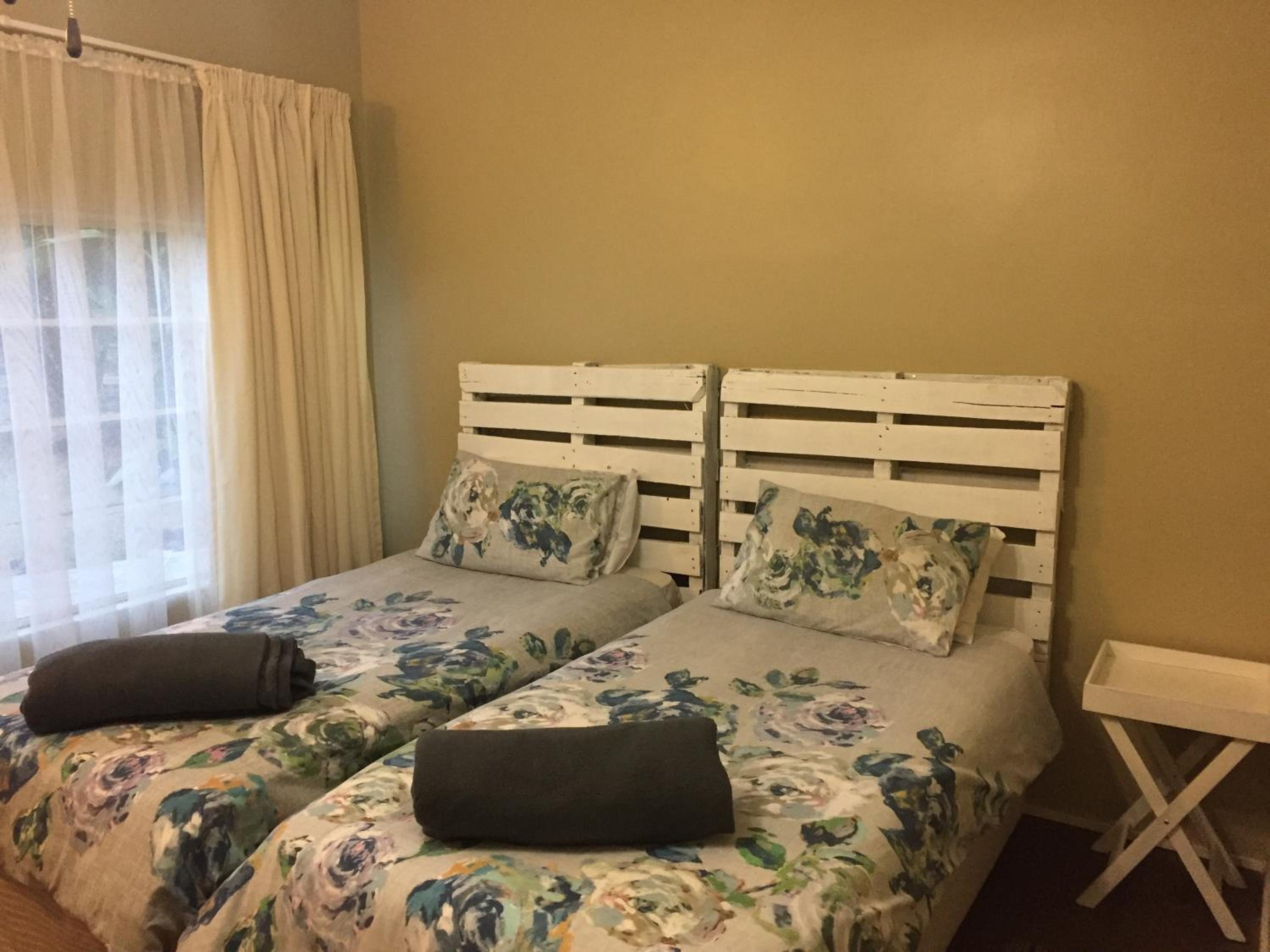 Large Twin Room - Photo 1