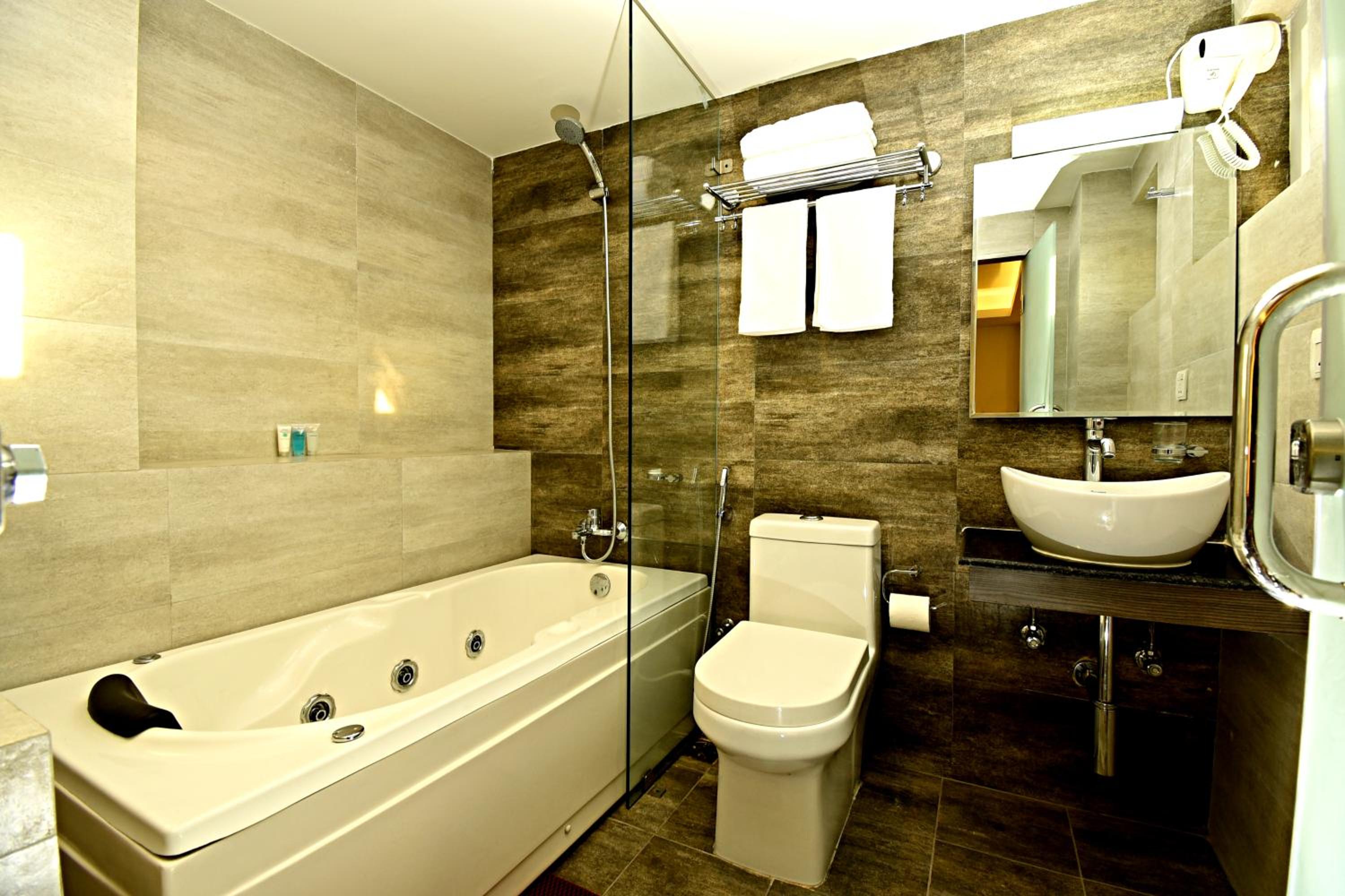 Deluxe Suite - Photo 5