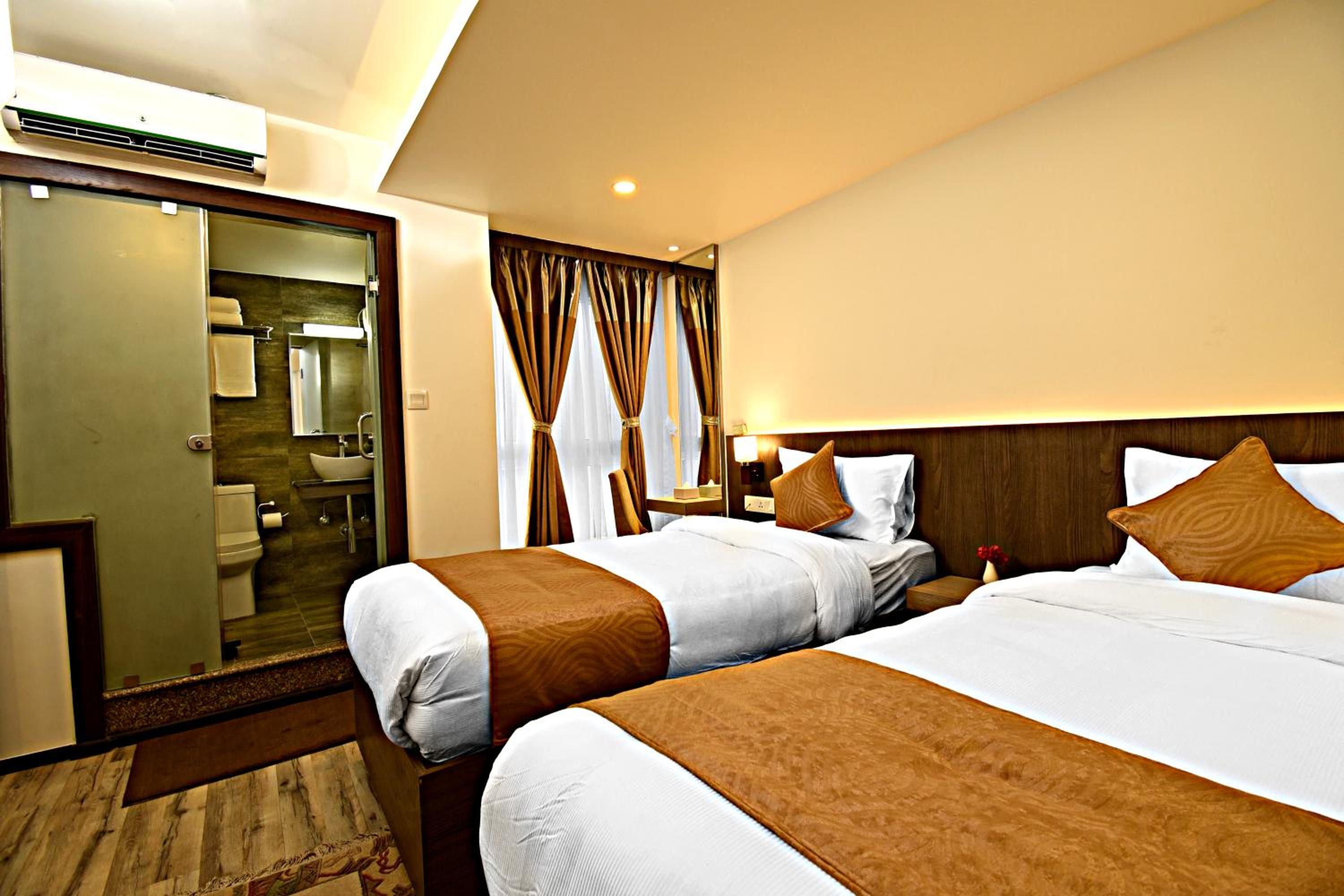 Deluxe Double or Twin Room - Photo 11
