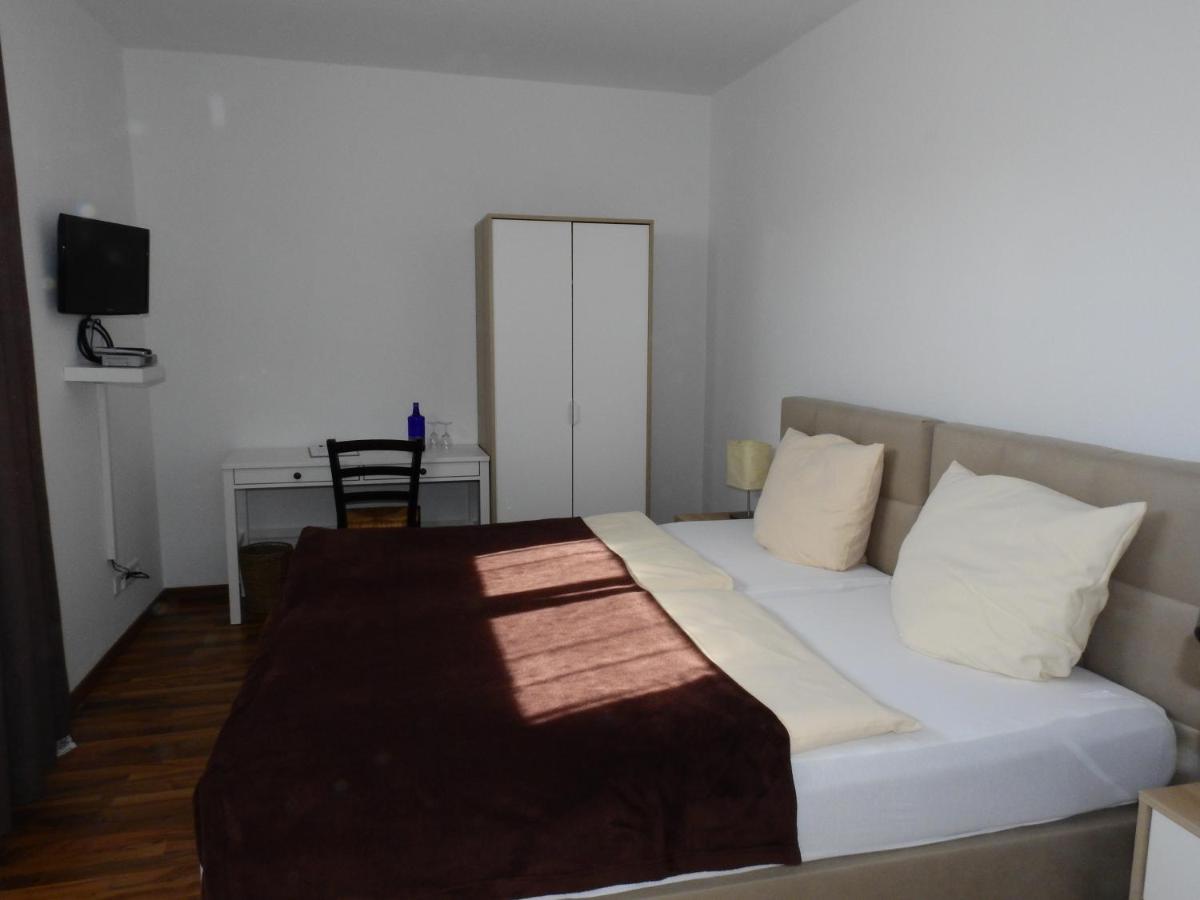 Budget Double Room photo 2