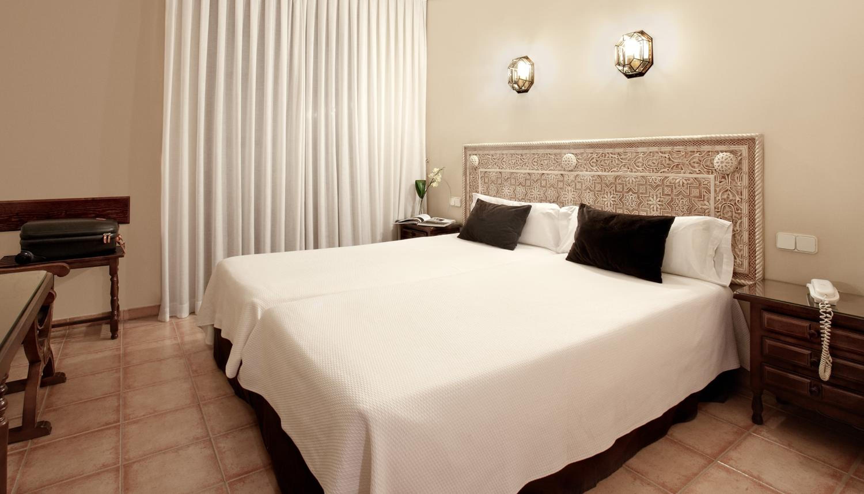 Double or Twin Room - Photo 2
