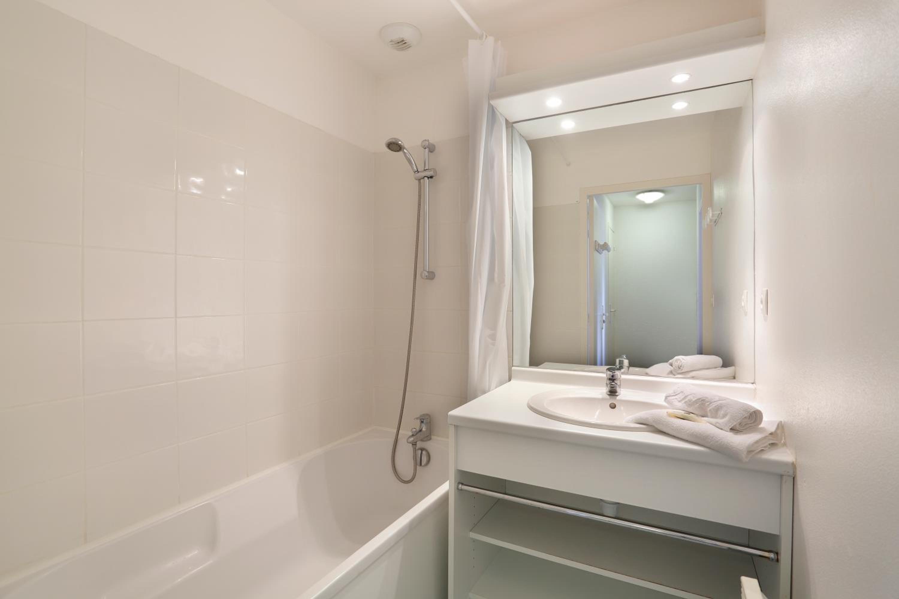 Two-Bedroom Villa (3-6 Adults) photo 3