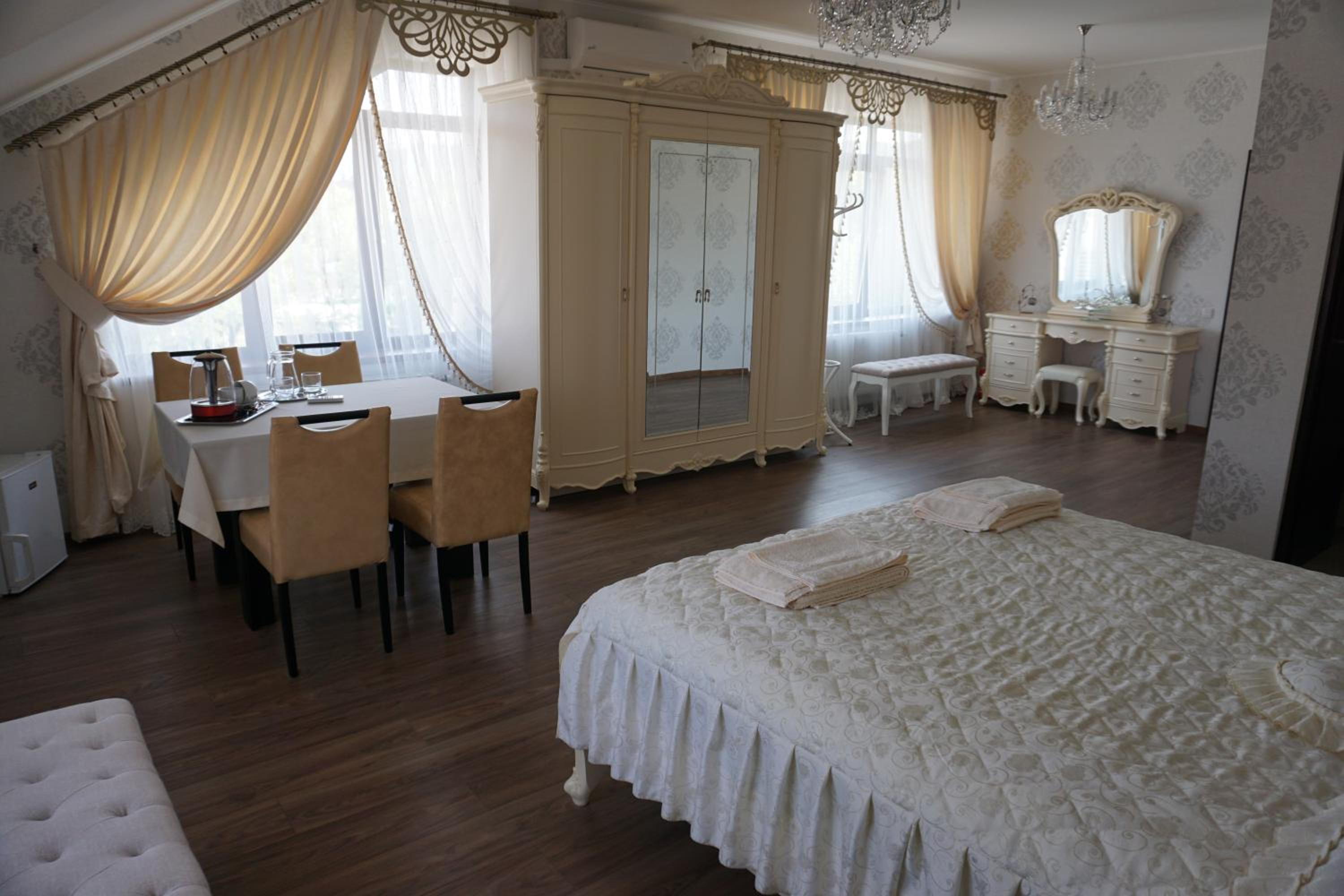 Suite with Mountain View photo 3
