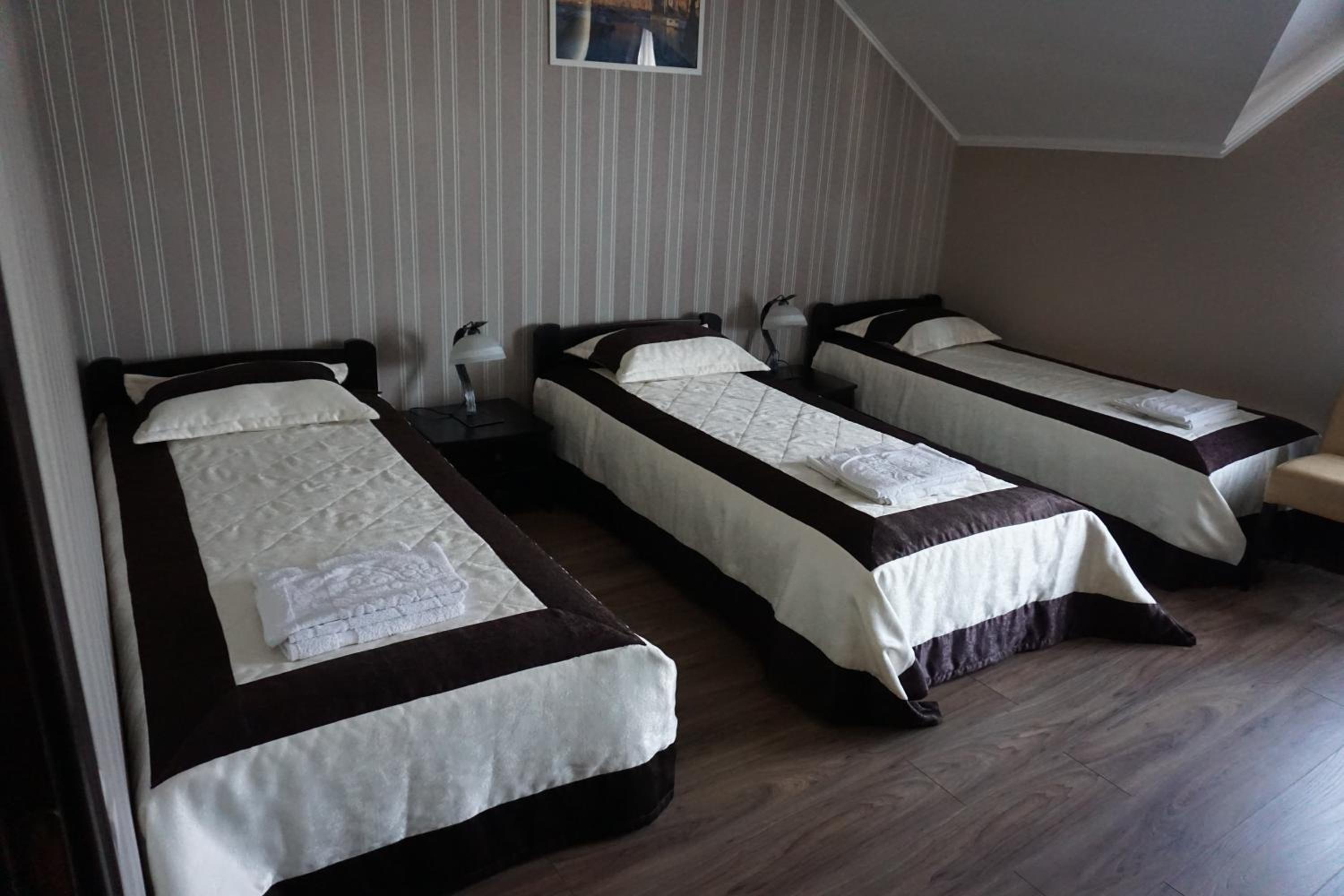 Comfort Triple Room with Shower photo 1