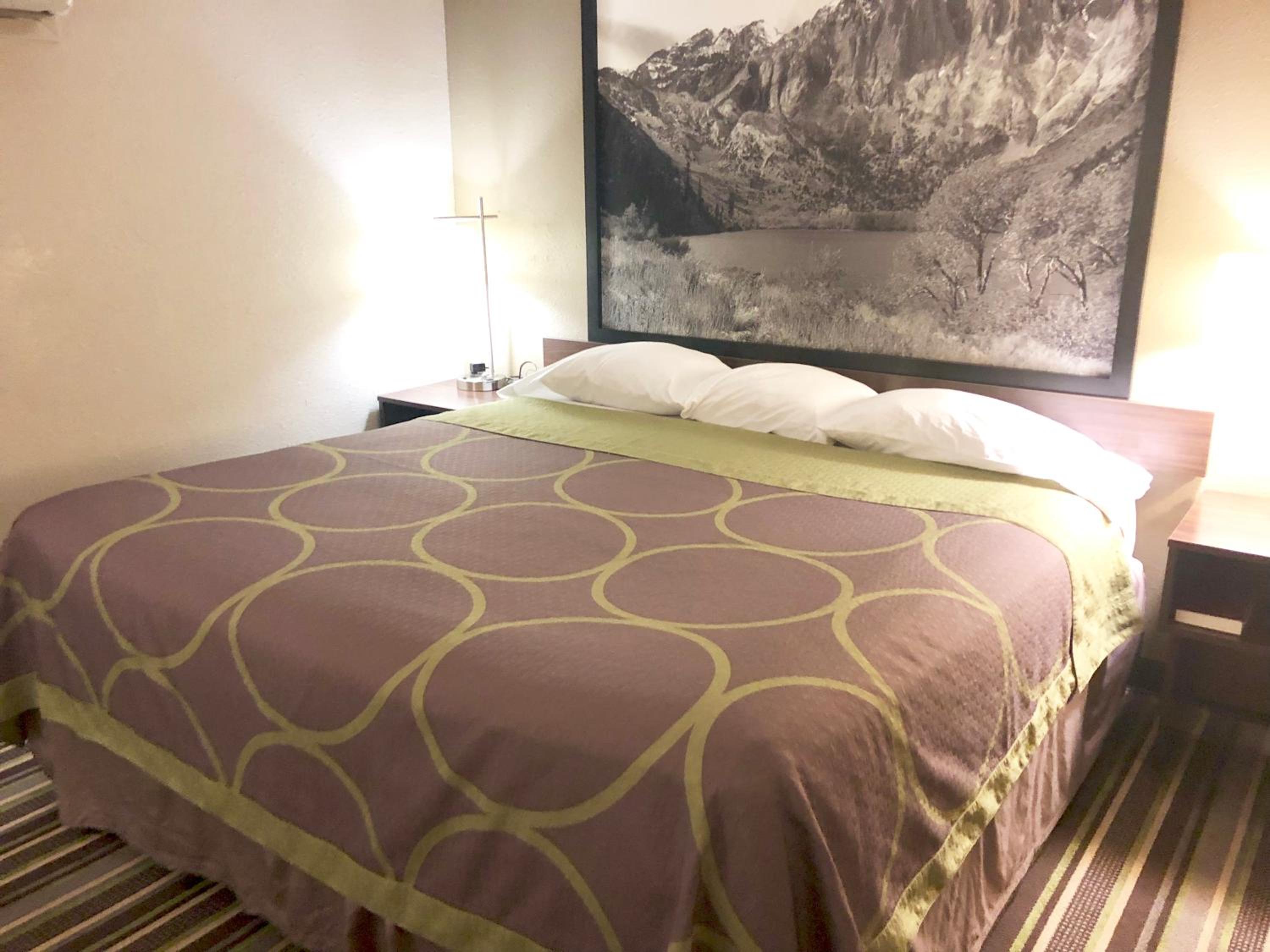 1 King Bed, Deluxe Mobility Accessible Room, Jetted Tub, Non-Smoking - Photo 3