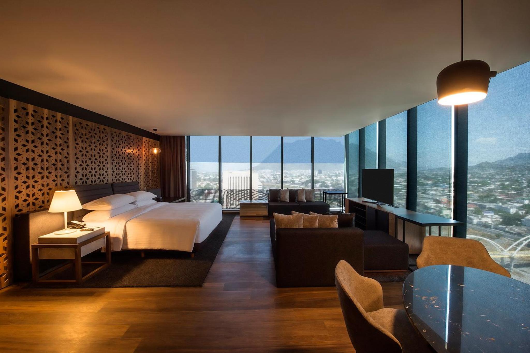 Master Suite, 1 King