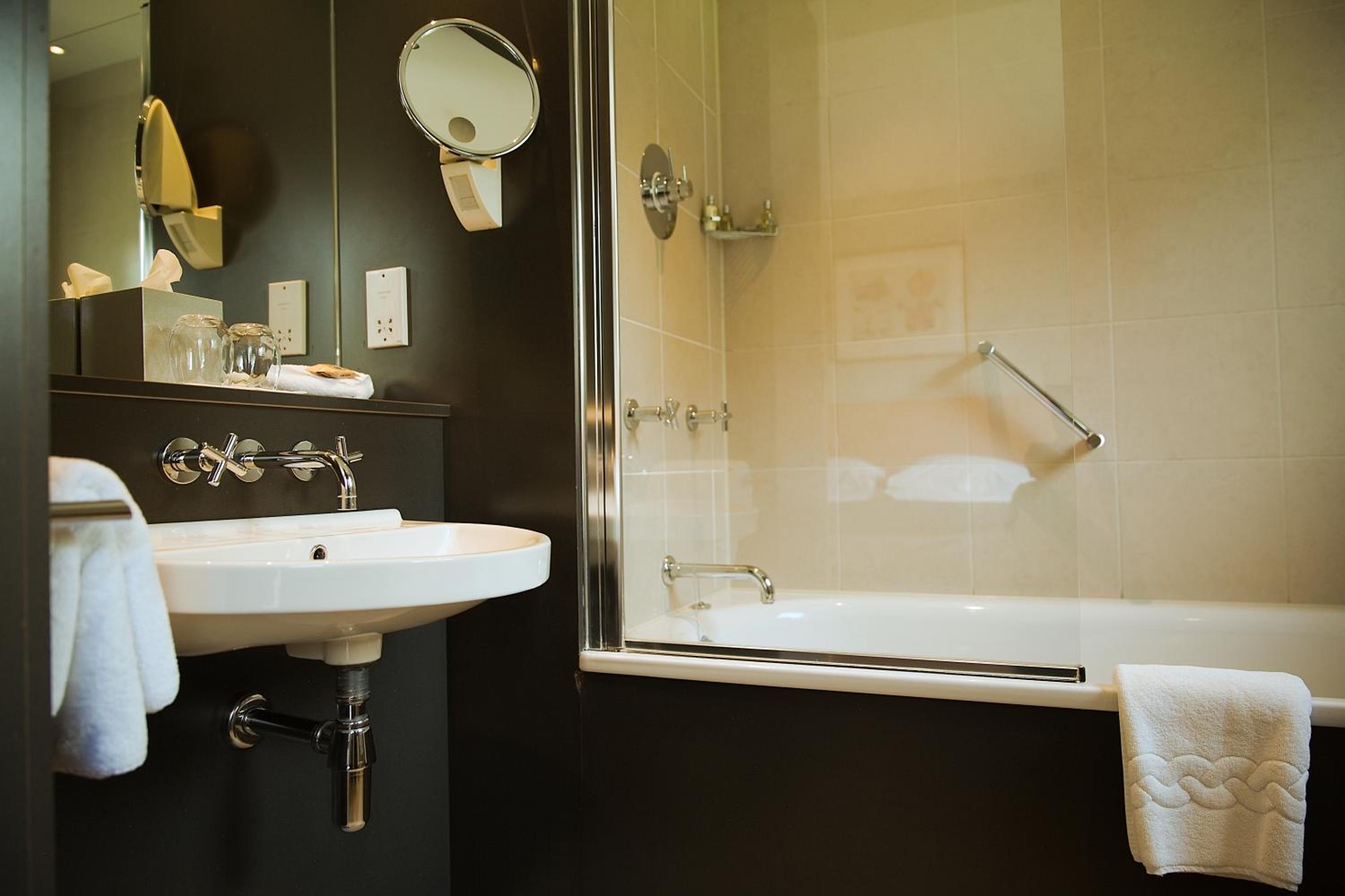 Suite - Photo 3