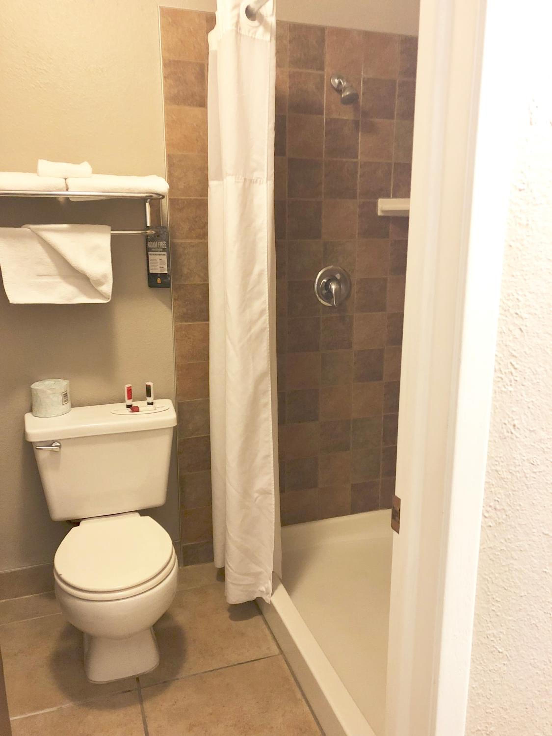 Deluxe Queen Room - Non-Smoking - Photo 6