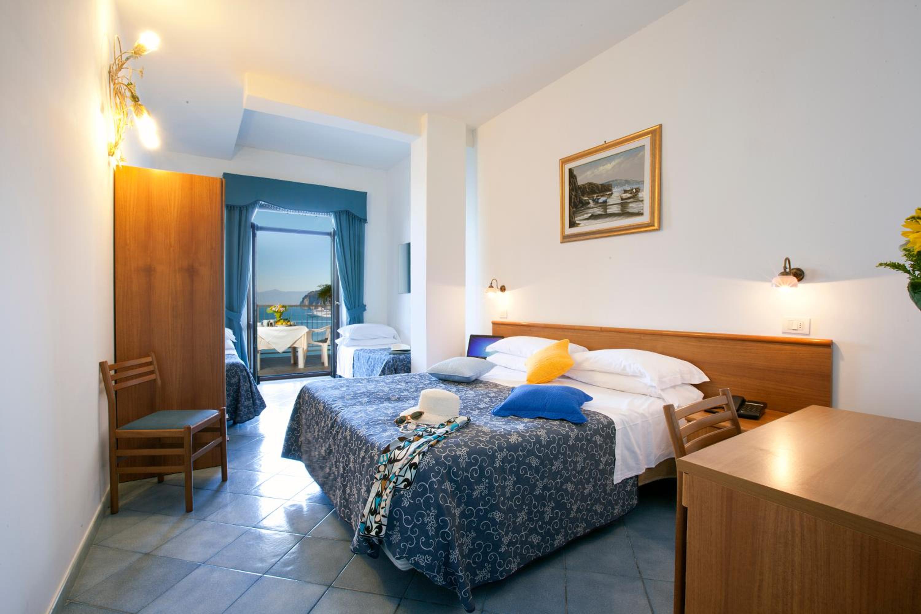Quadruple Room with Balcony and Sea View