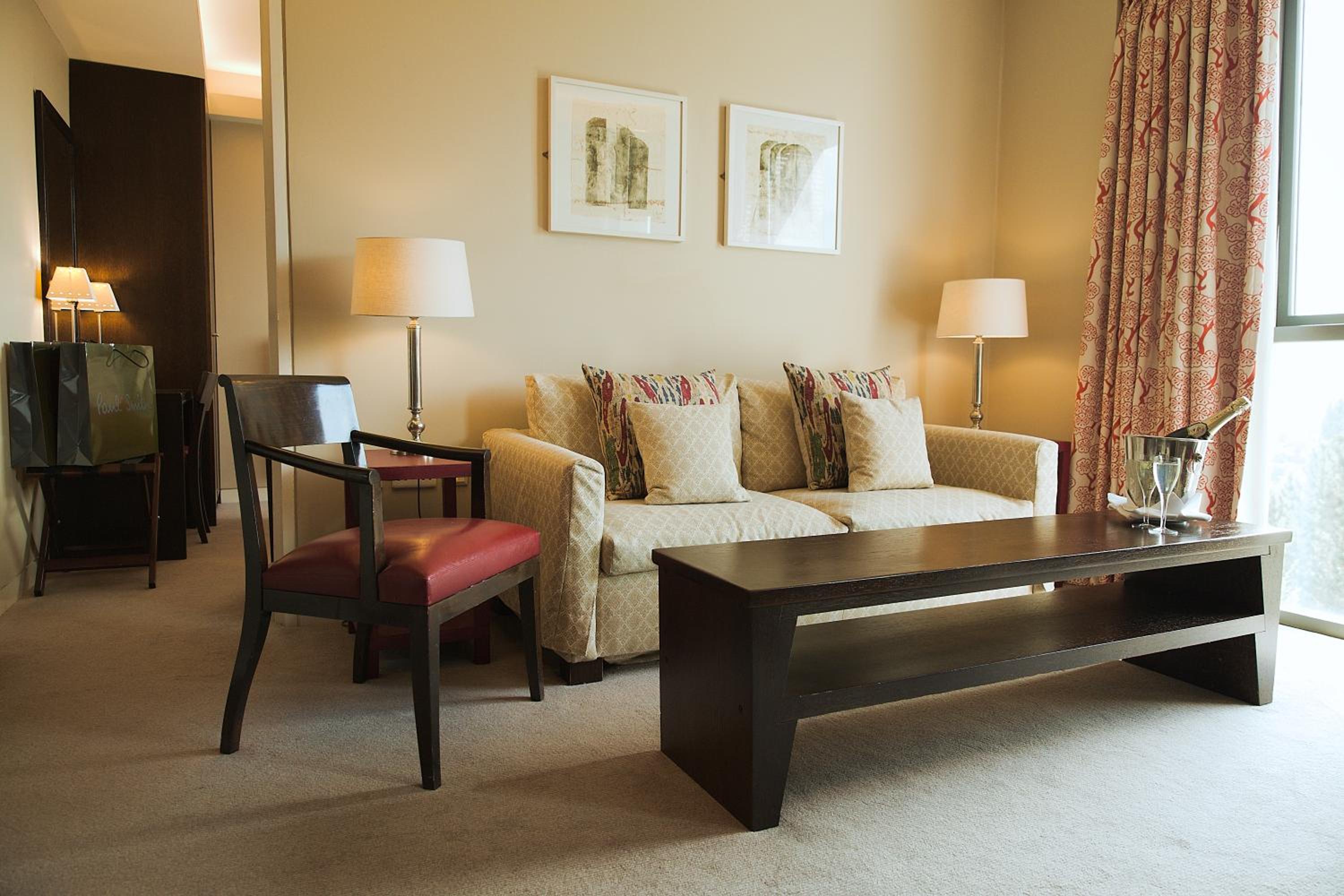 Suite - Photo 10