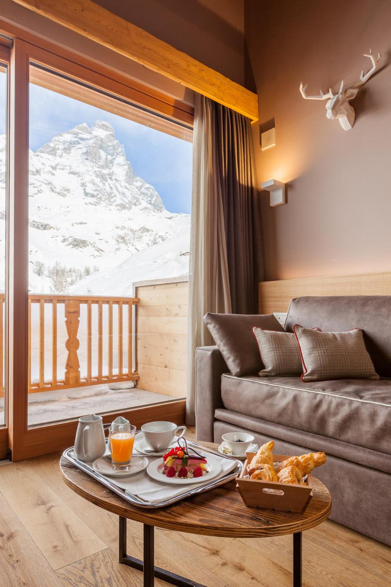 Suite with Mountain View
