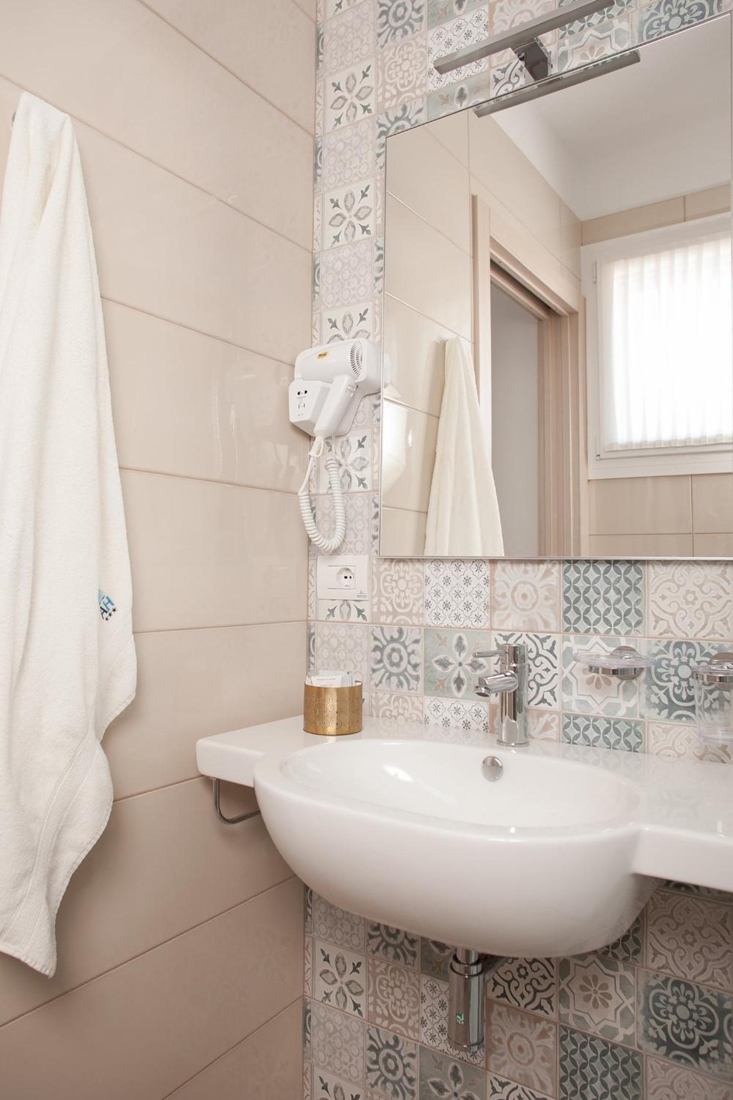 Deluxe Triple Room photo 2