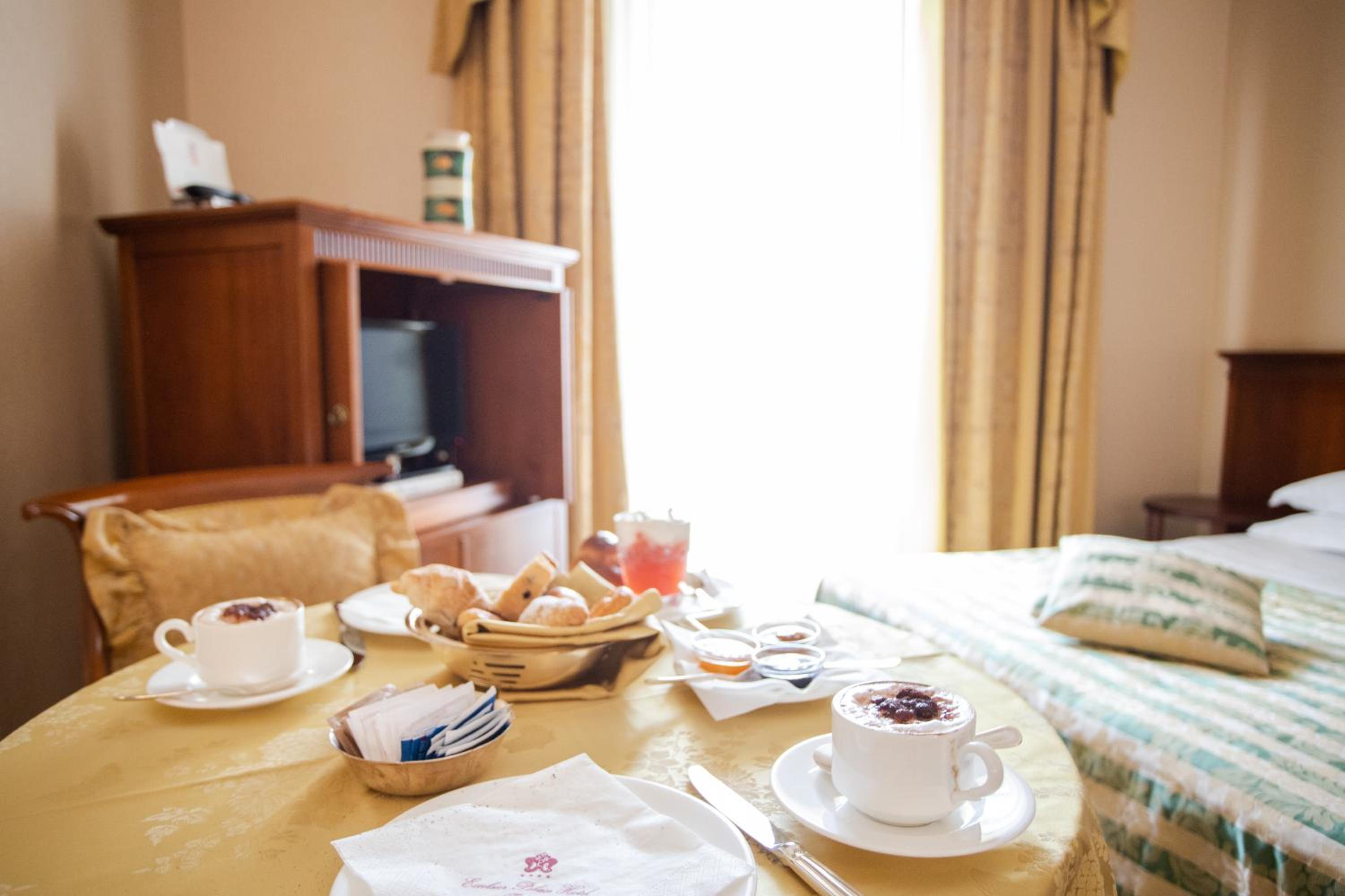 Deluxe Double or Twin Room with Balcony and Etna View photo 2