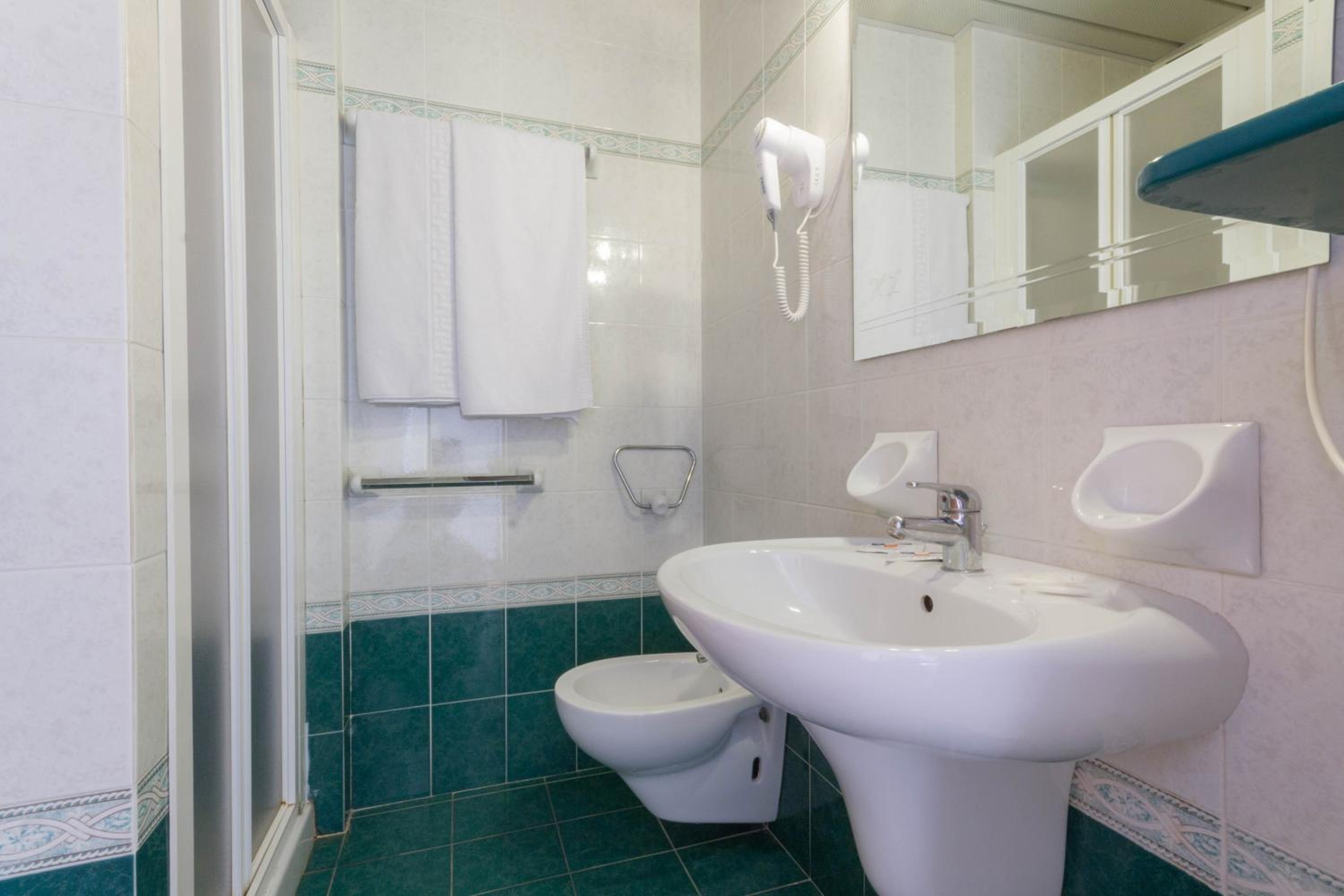 Standard Double Room with Lake View photo 2