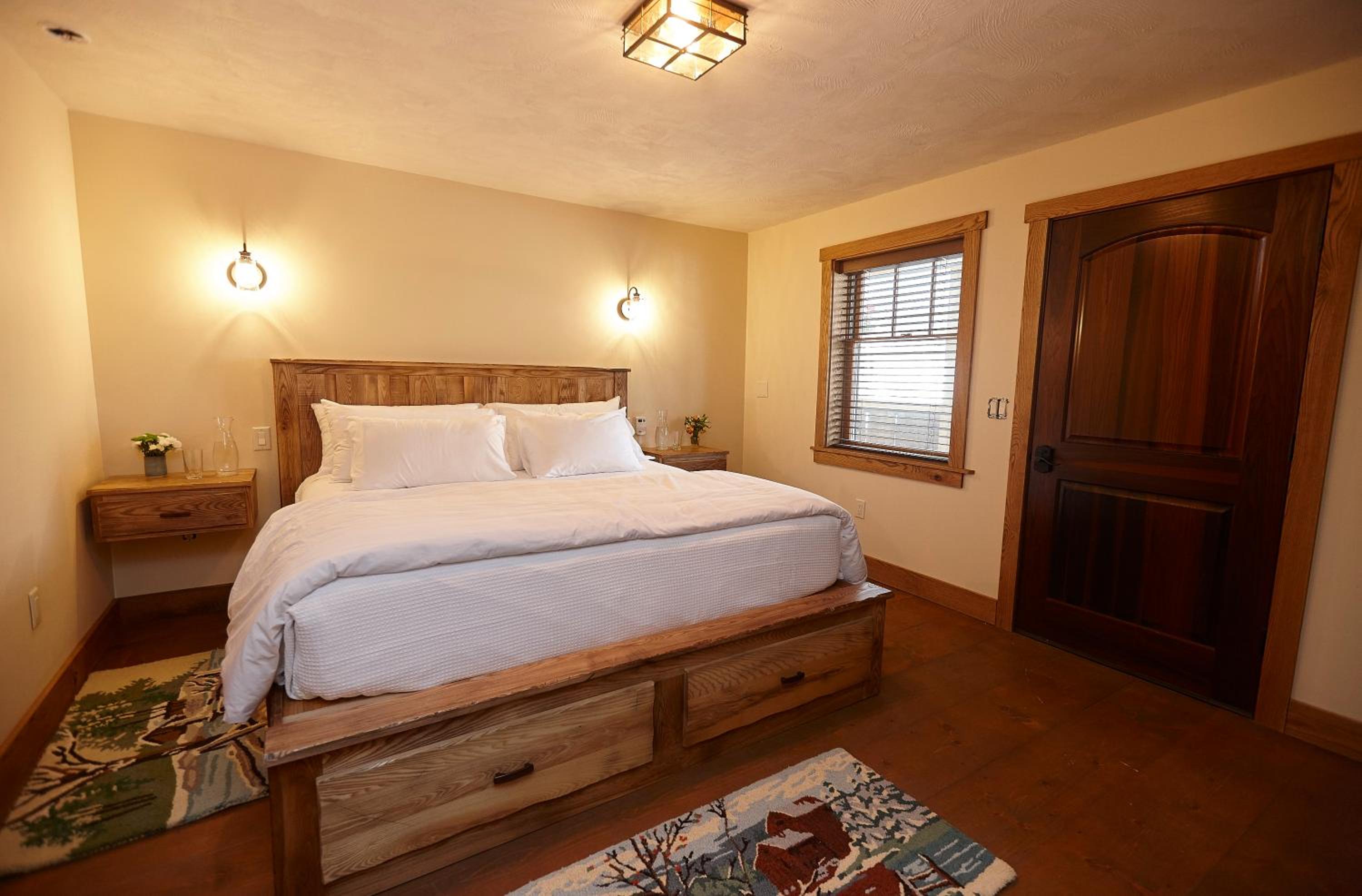 Deluxe King Room - Photo 1