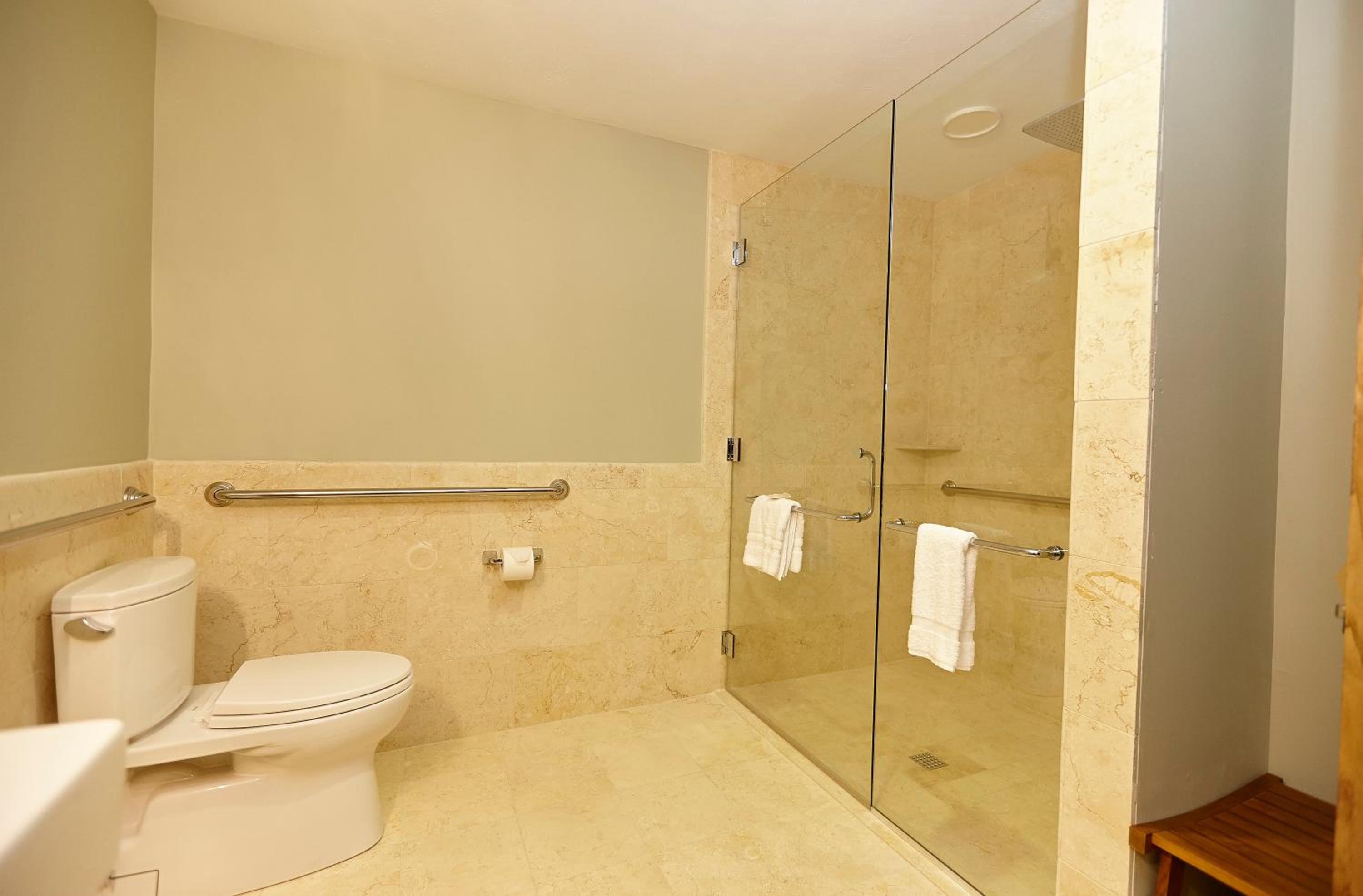 Deluxe King Room - Photo 2