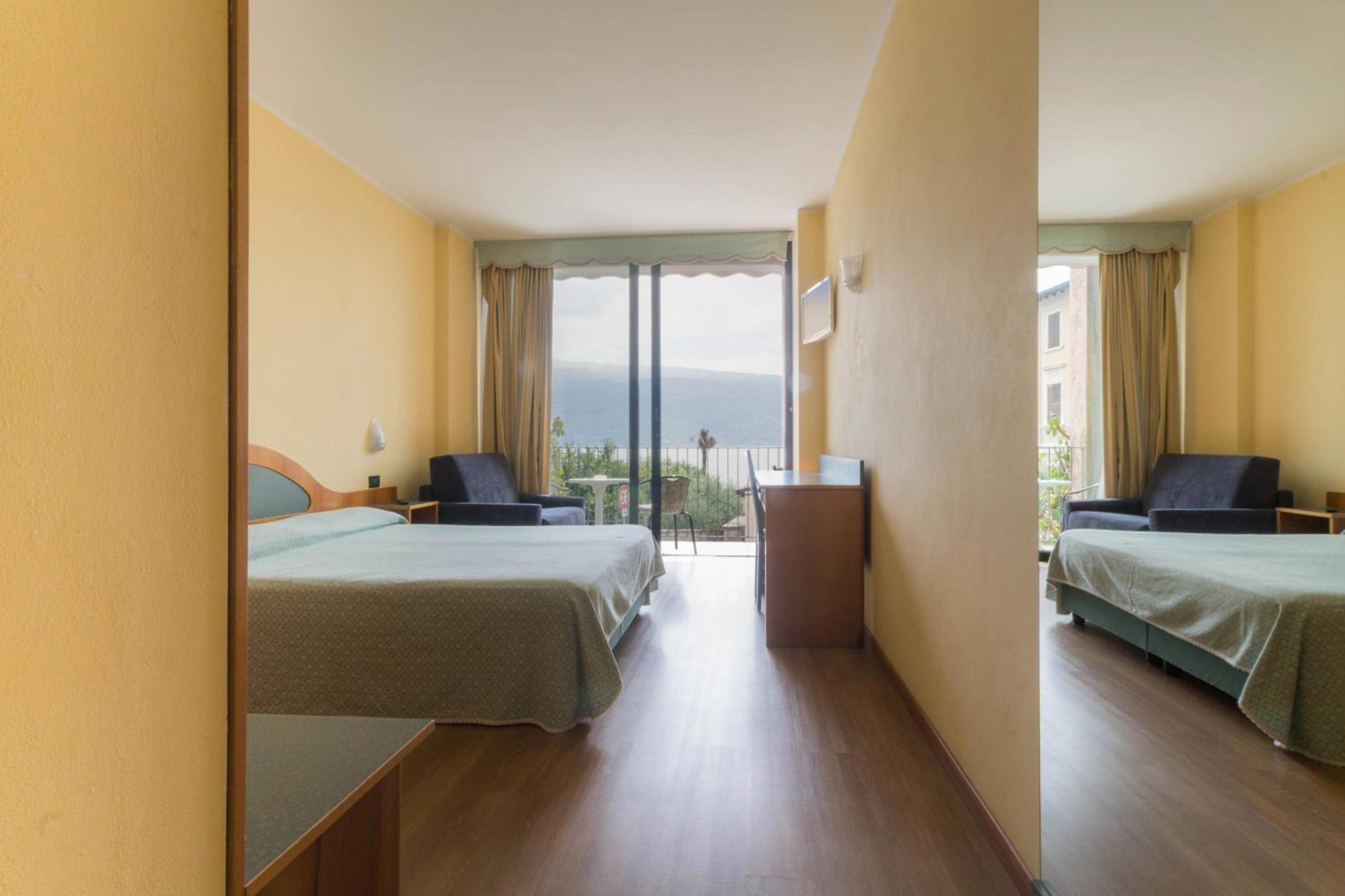 Superior Triple Room with Balcony and Lake View photo 2