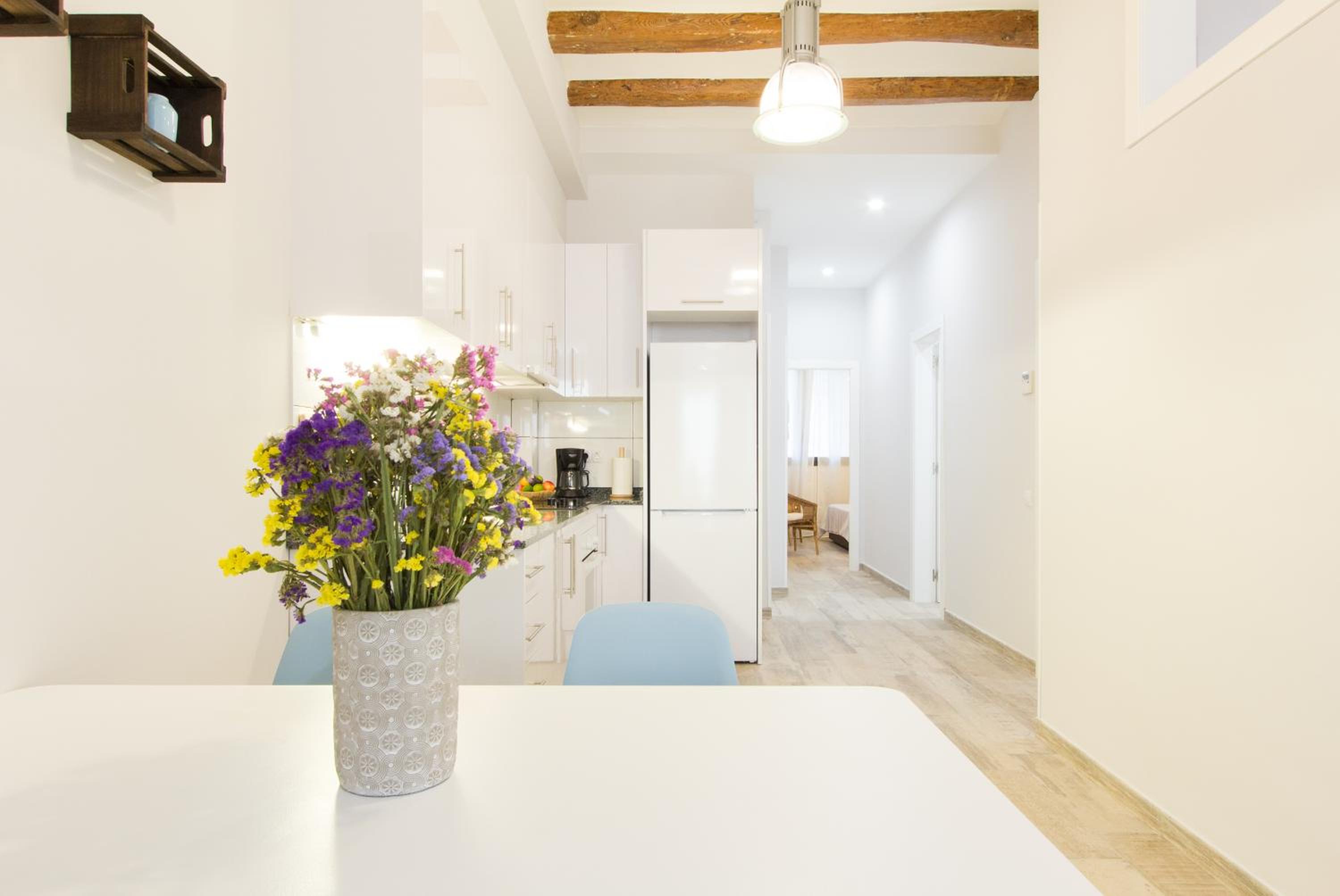 Three-Bedroom Apartment with View photo 2