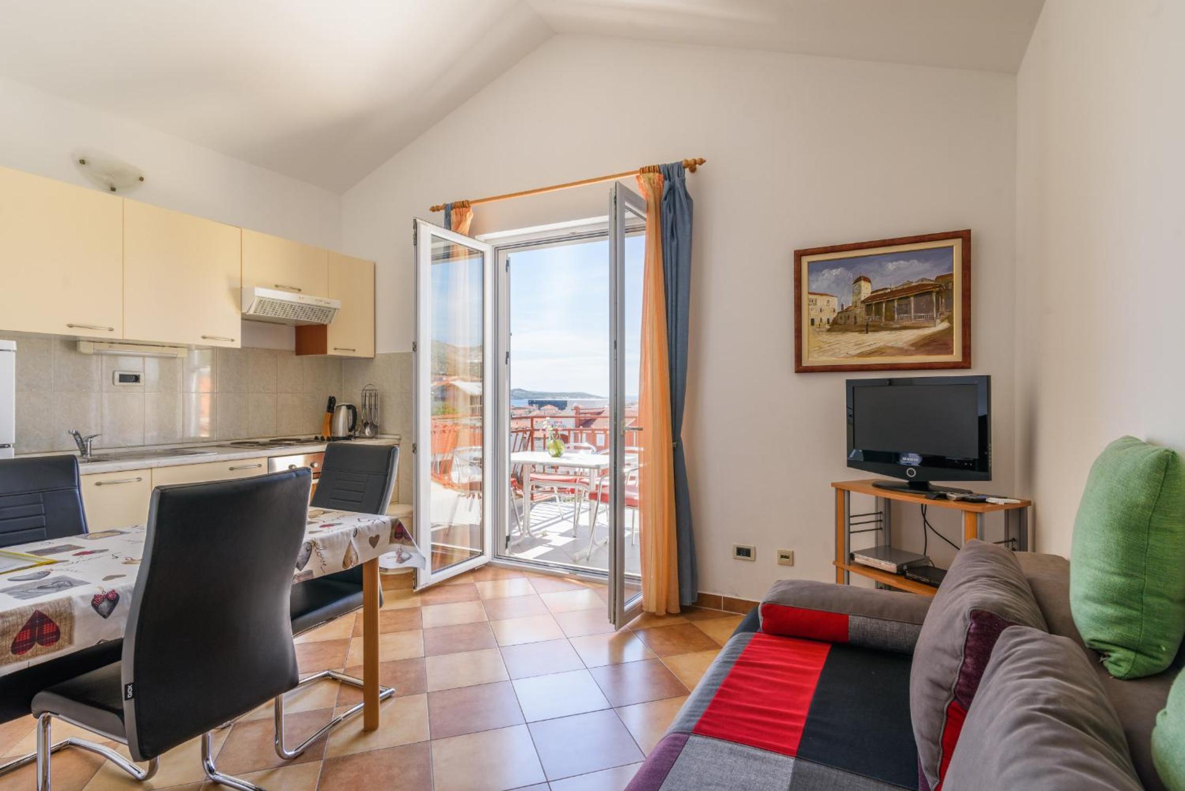 One-Bedroom Apartment with Balcony 2