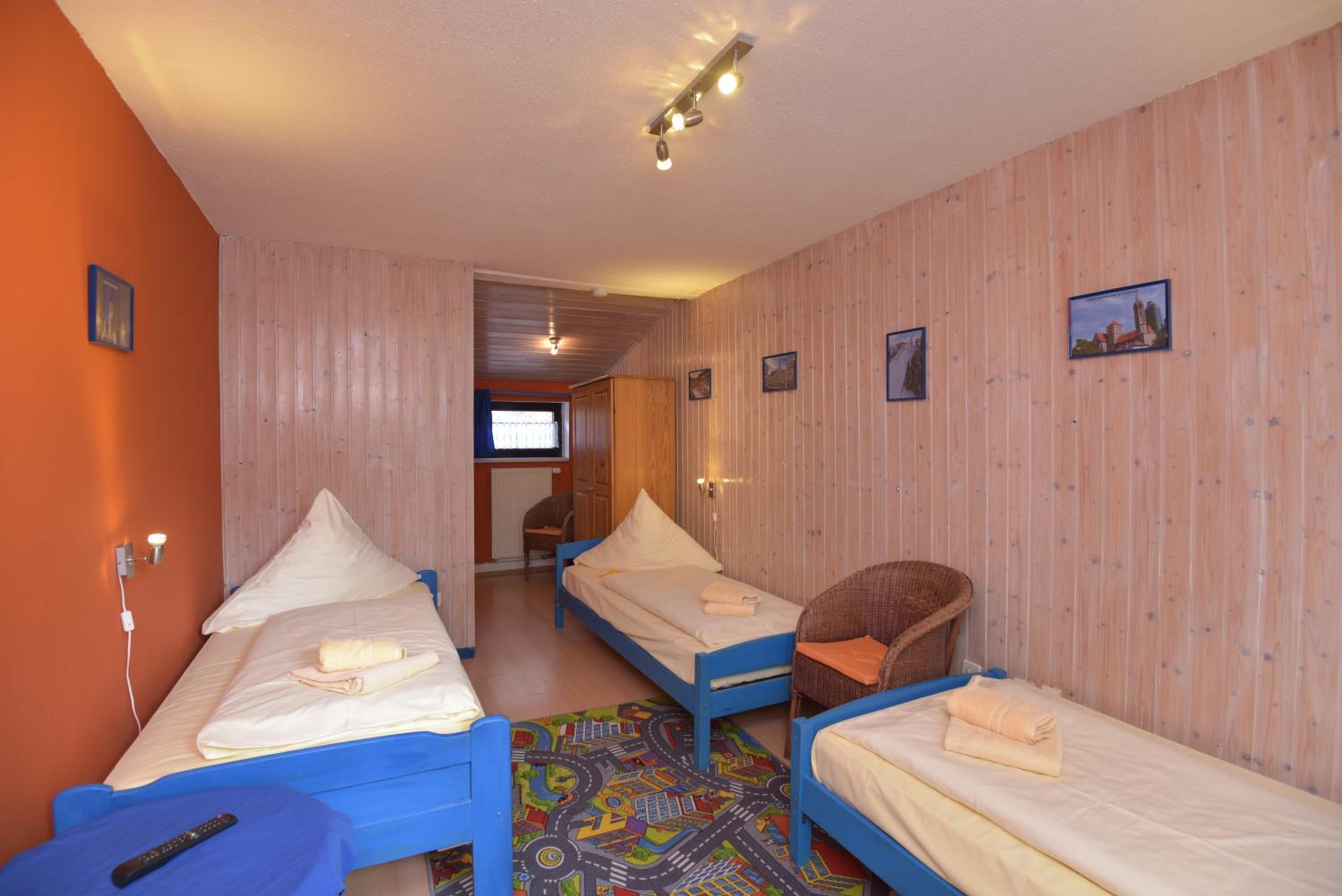 Six-Bedroom House photo 1